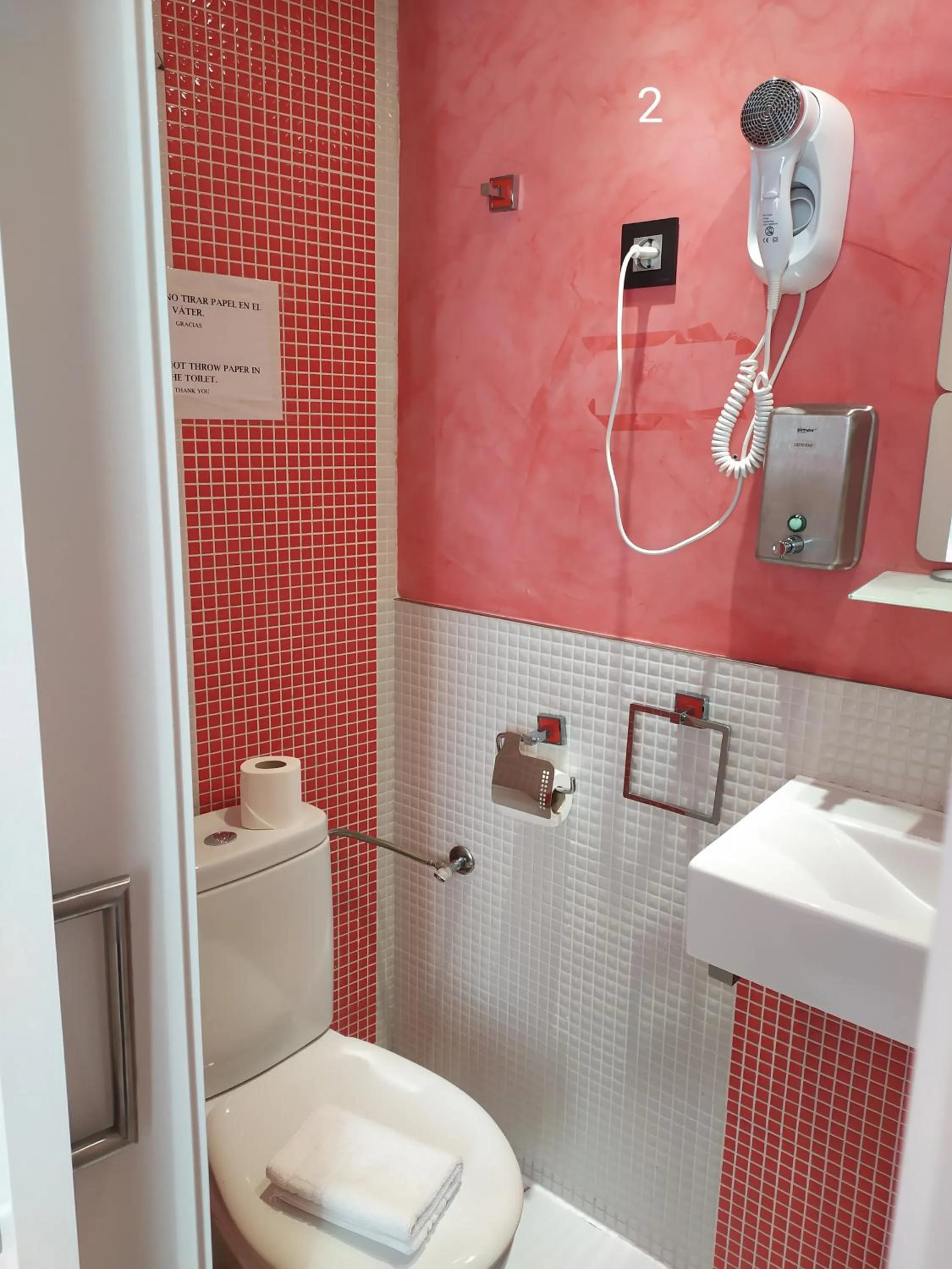 Bathroom in Hostal Inn Madrid