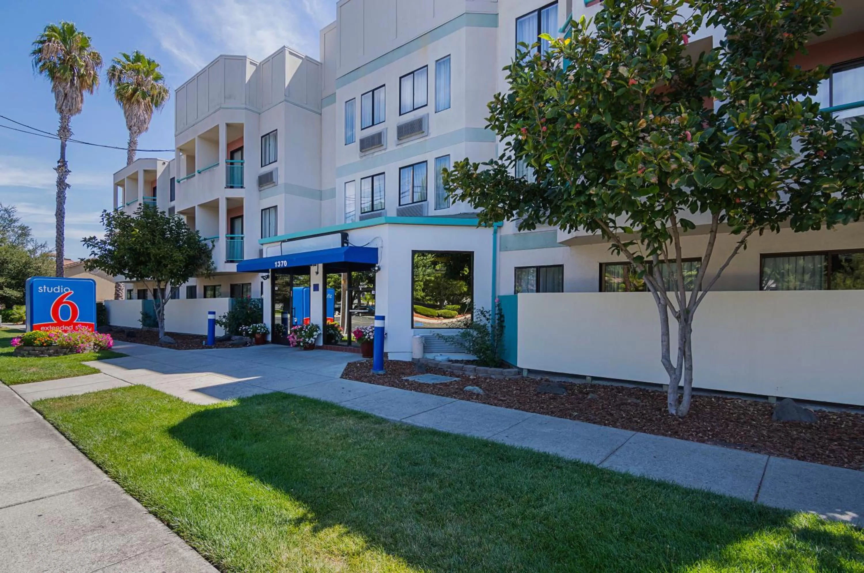 Property building in Studio 6-Concord, CA