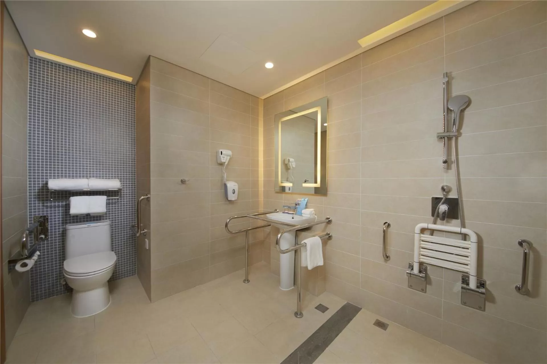 Bathroom in Holiday Inn Express Zhengzhou Zhengdong by IHG