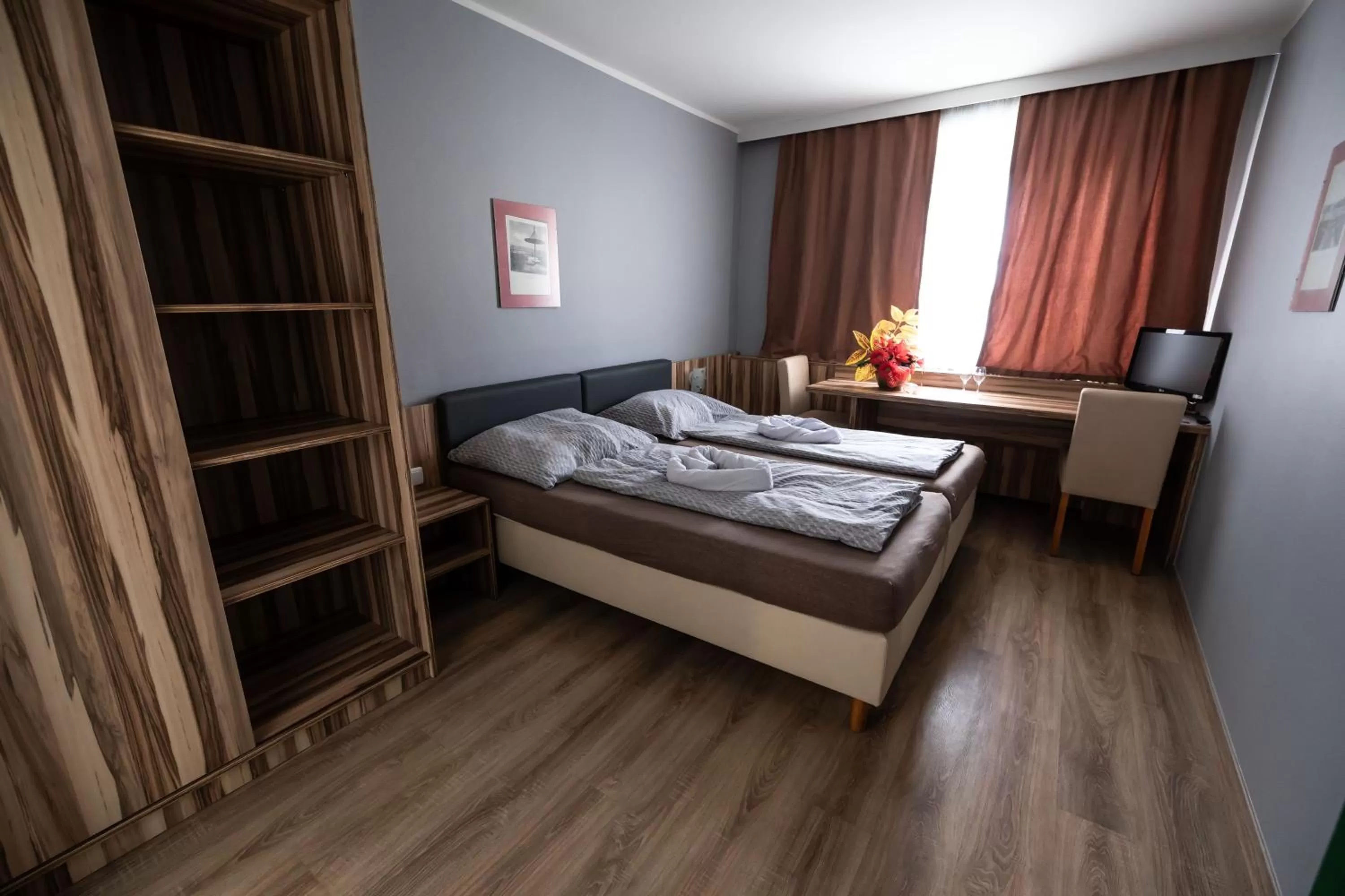 Photo of the whole room, Bed in Hotel Am Limes