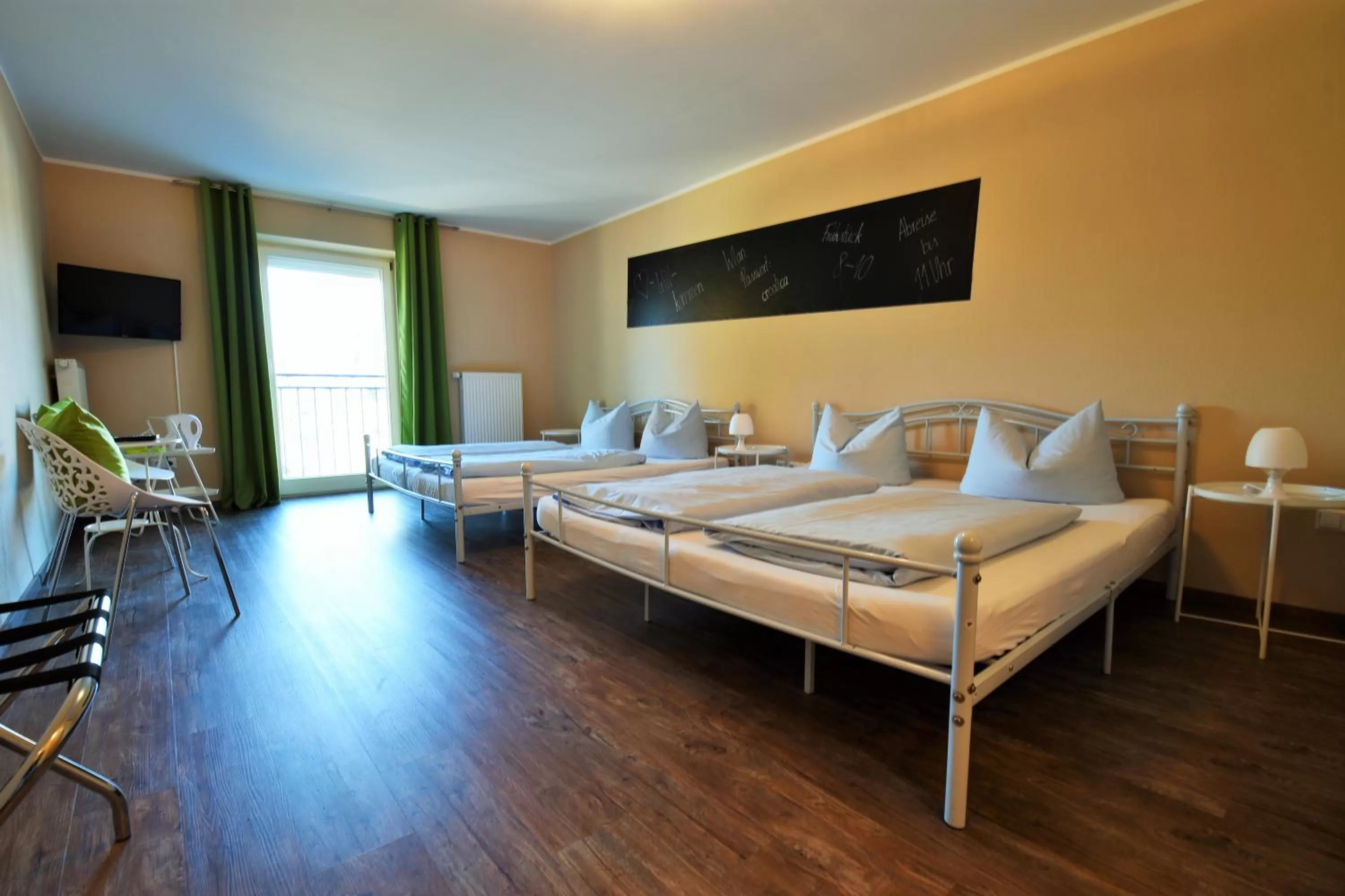 Photo of the whole room, Bed in Motel Füssen im Allgäu