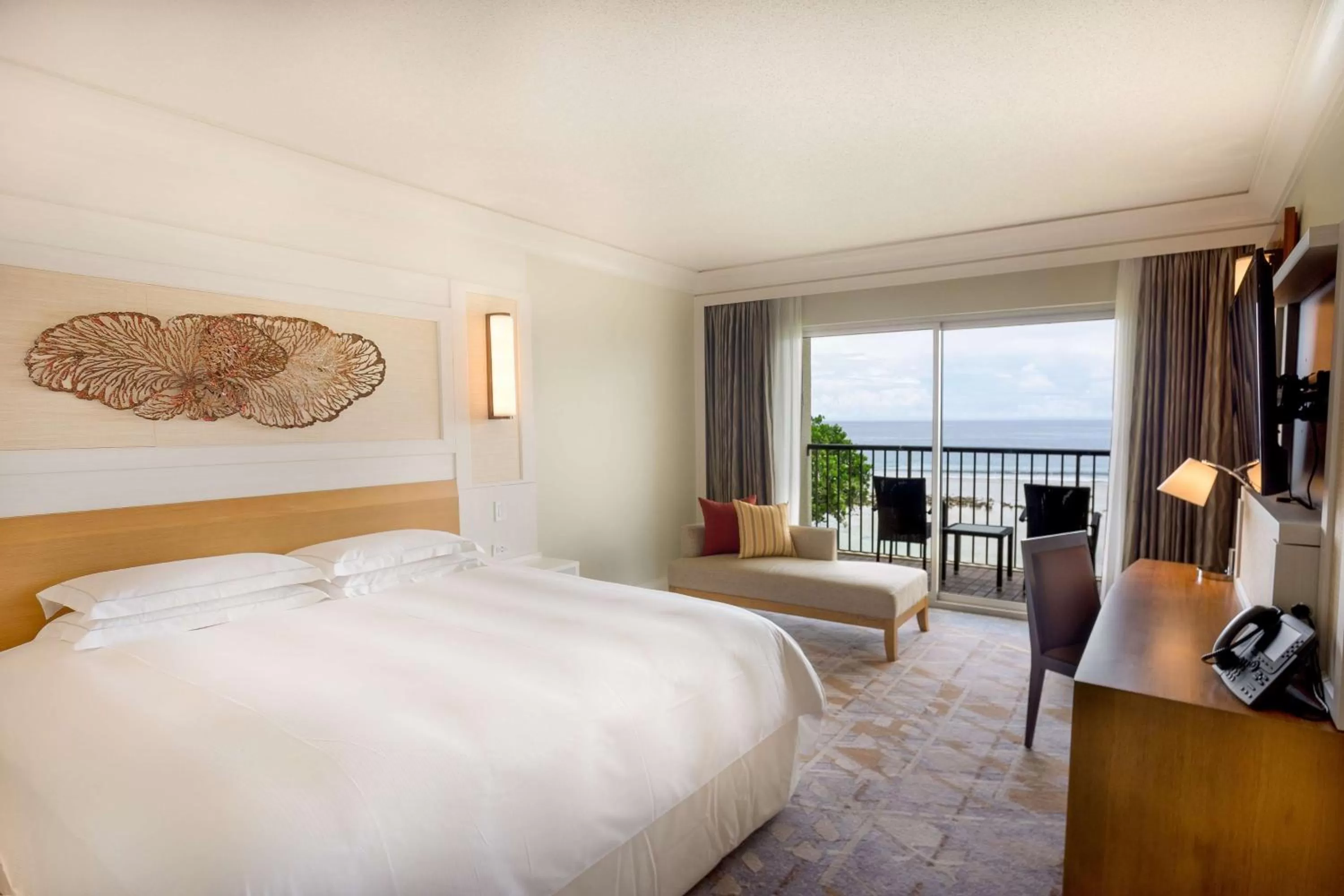 Bedroom, Bed in Hilton Guam Resort & Spa