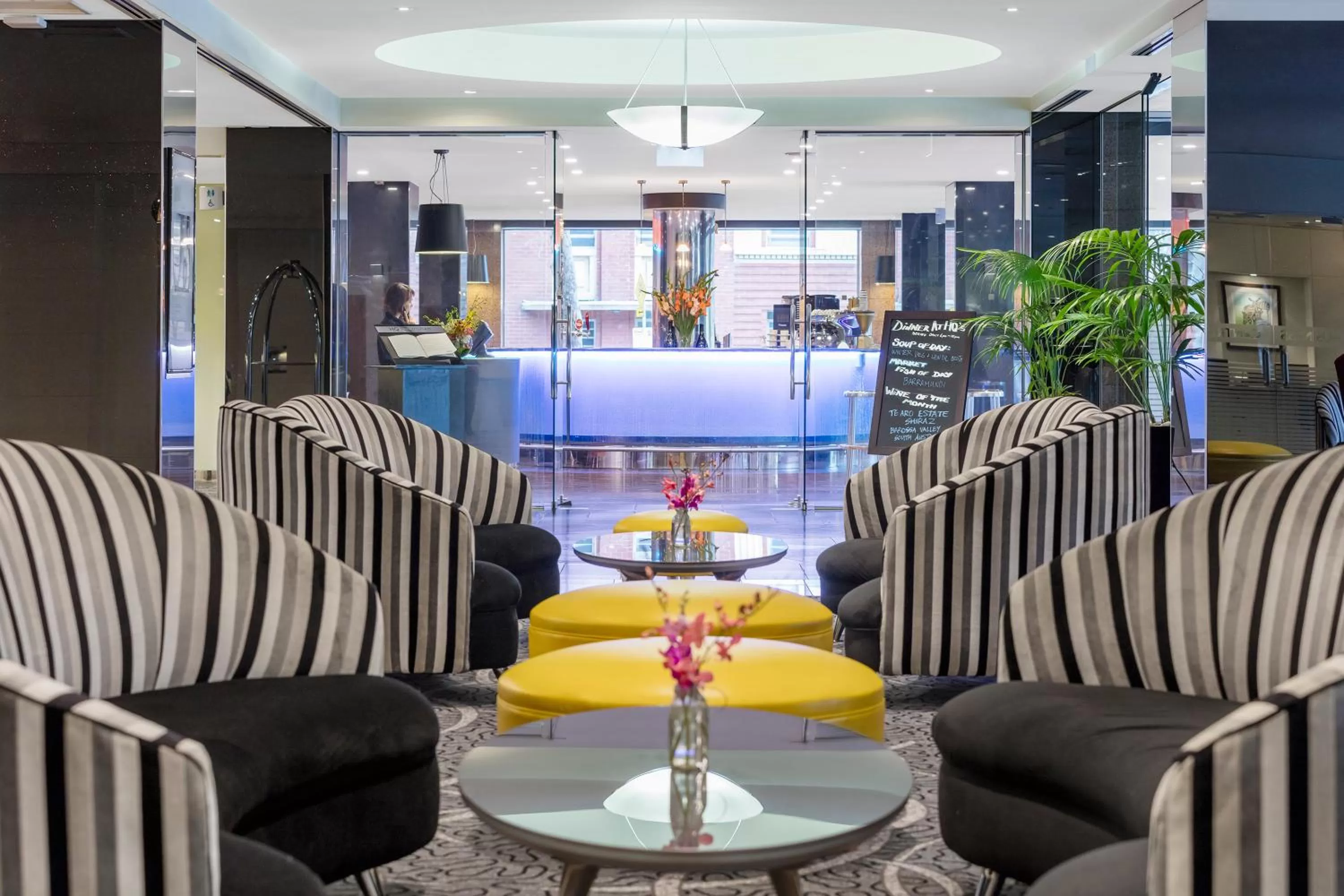 Lobby or reception in Radisson On Flagstaff Gardens Melbourne