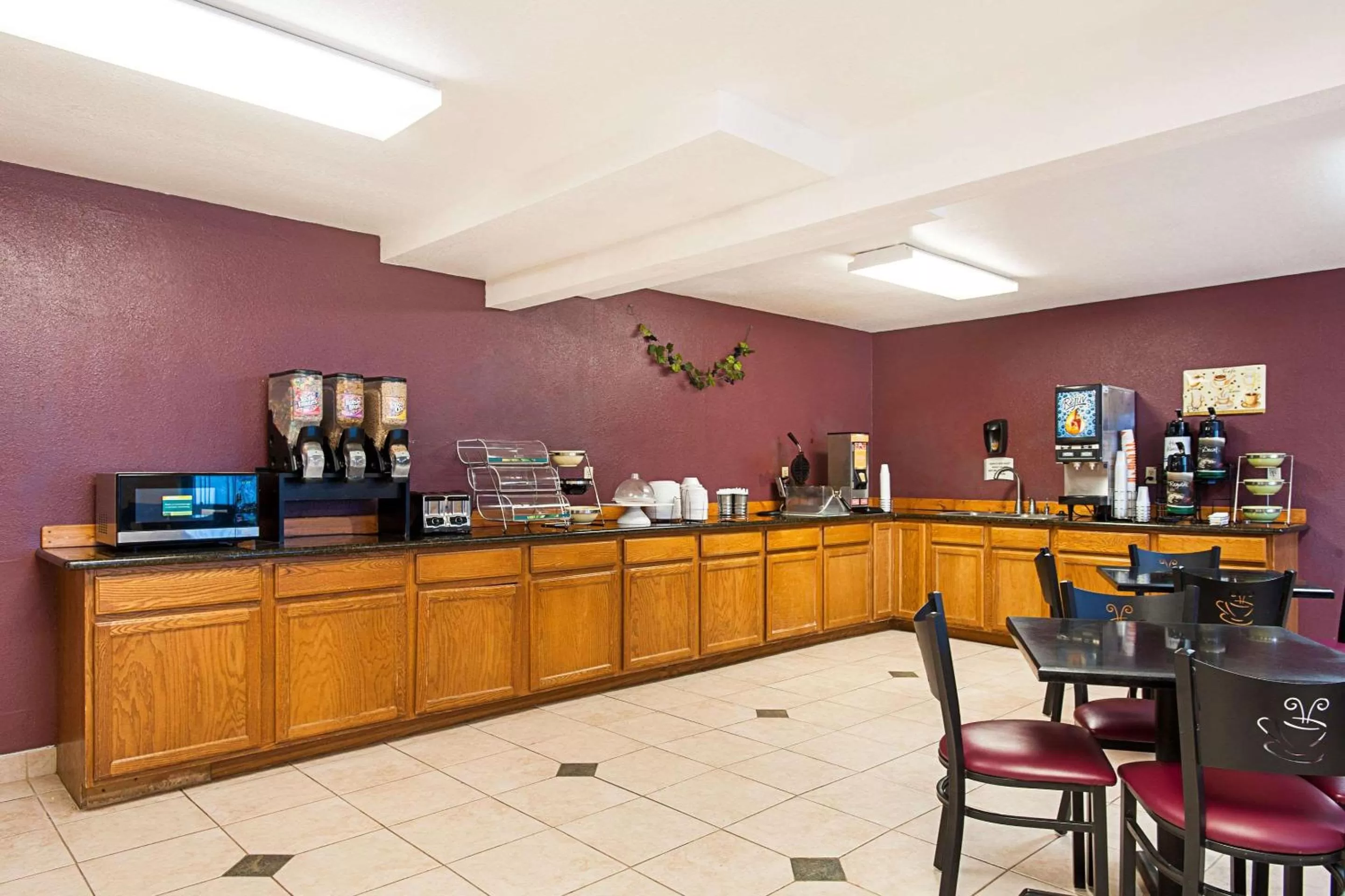 Restaurant/places to eat in Rodeway Inn & Suites