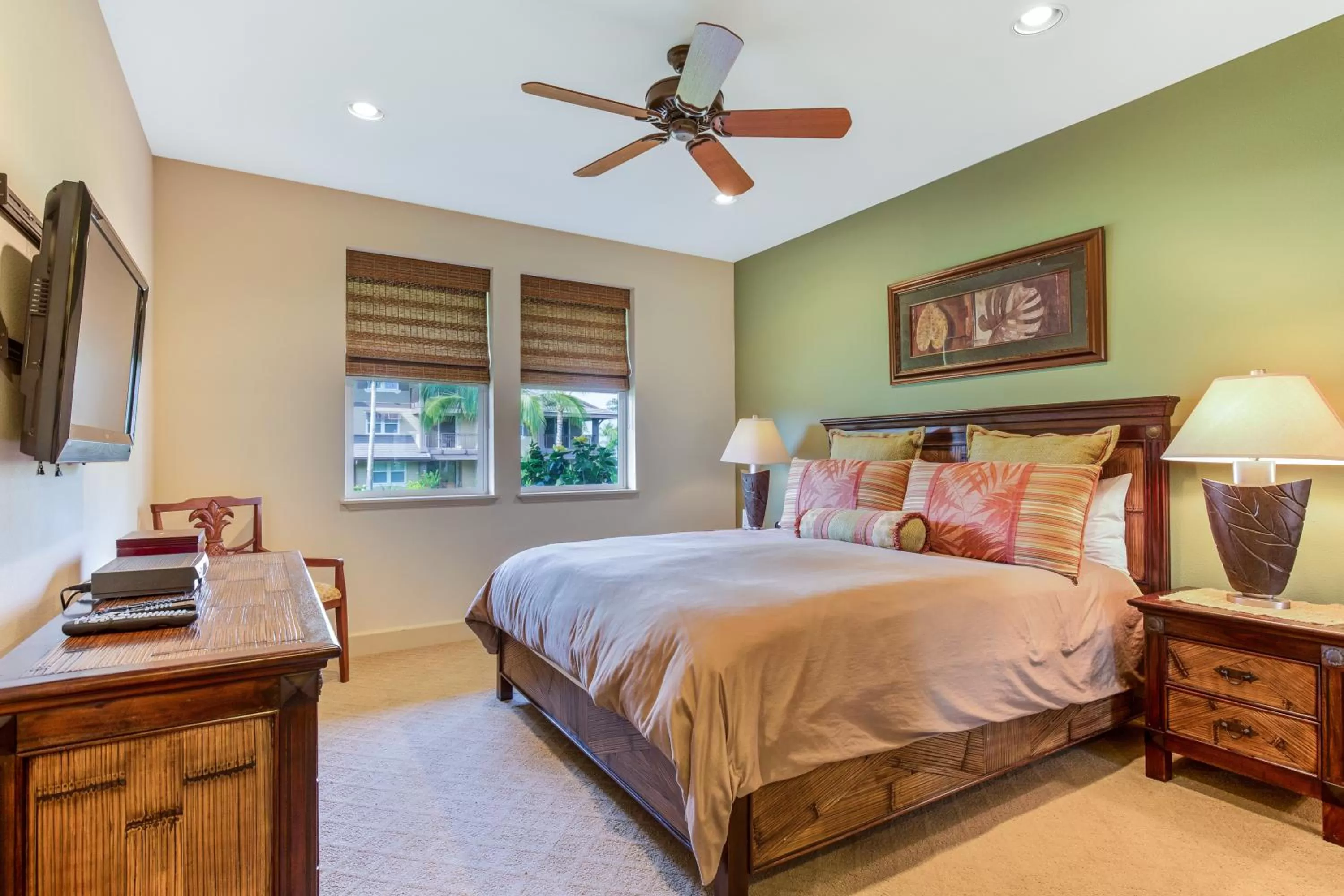 Bedroom, Bed in Castle Hali'i Kai at Waikoloa