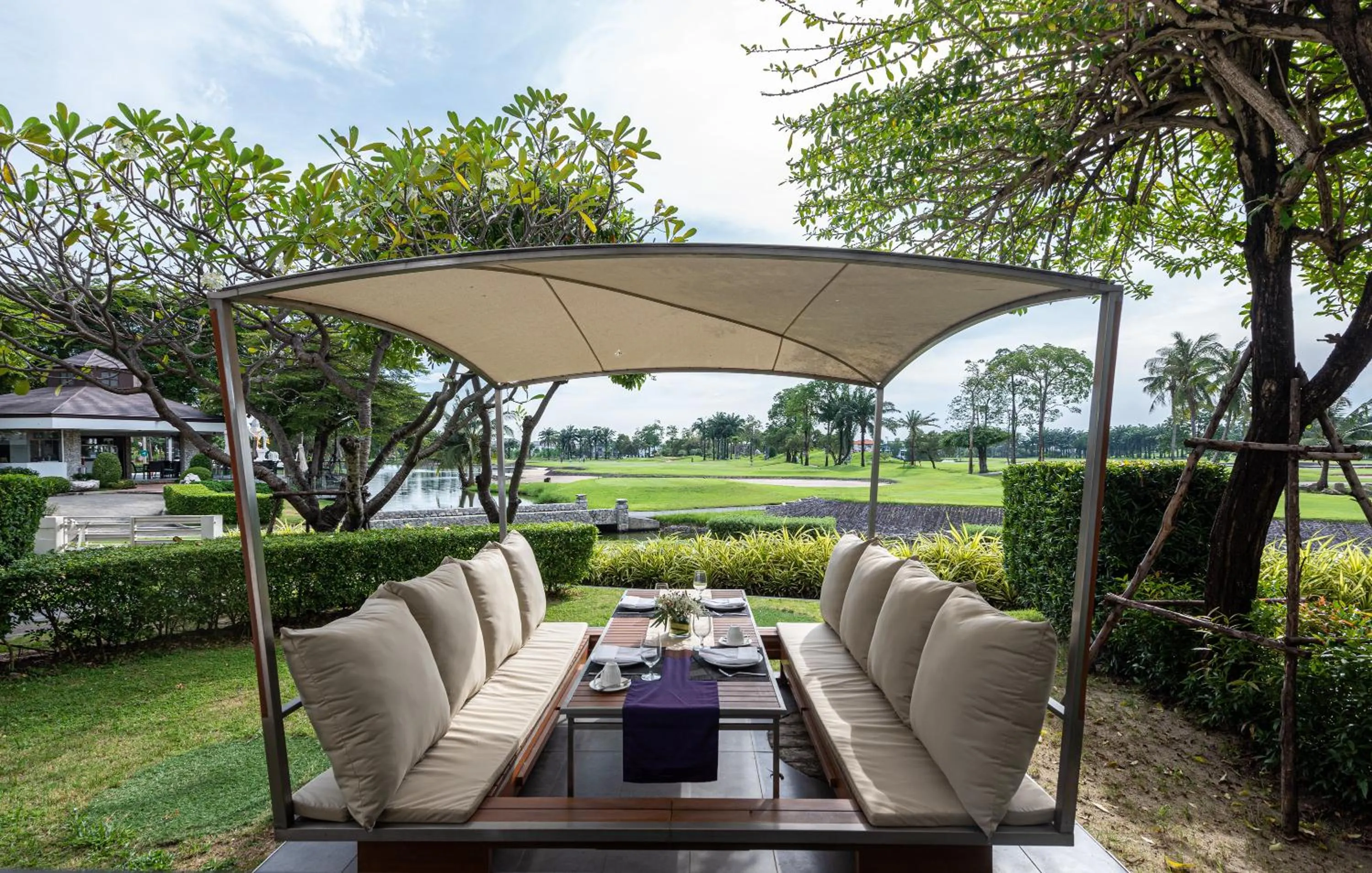 Day in Summit Windmill Golf Suite Hotel at Suvarnabhumi