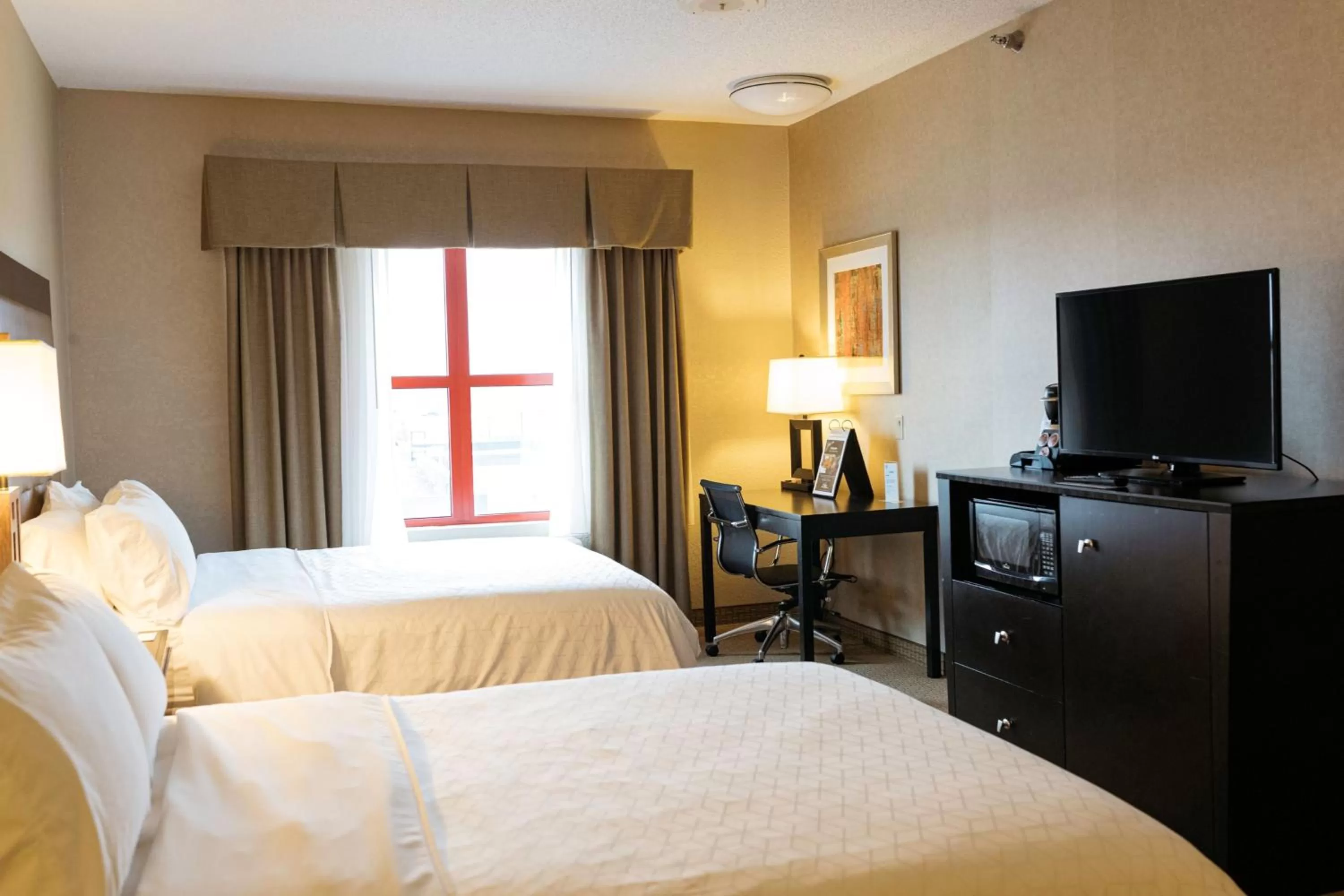 Photo of the whole room, Bed in Holiday Inn Express & Suites - Olathe North by IHG