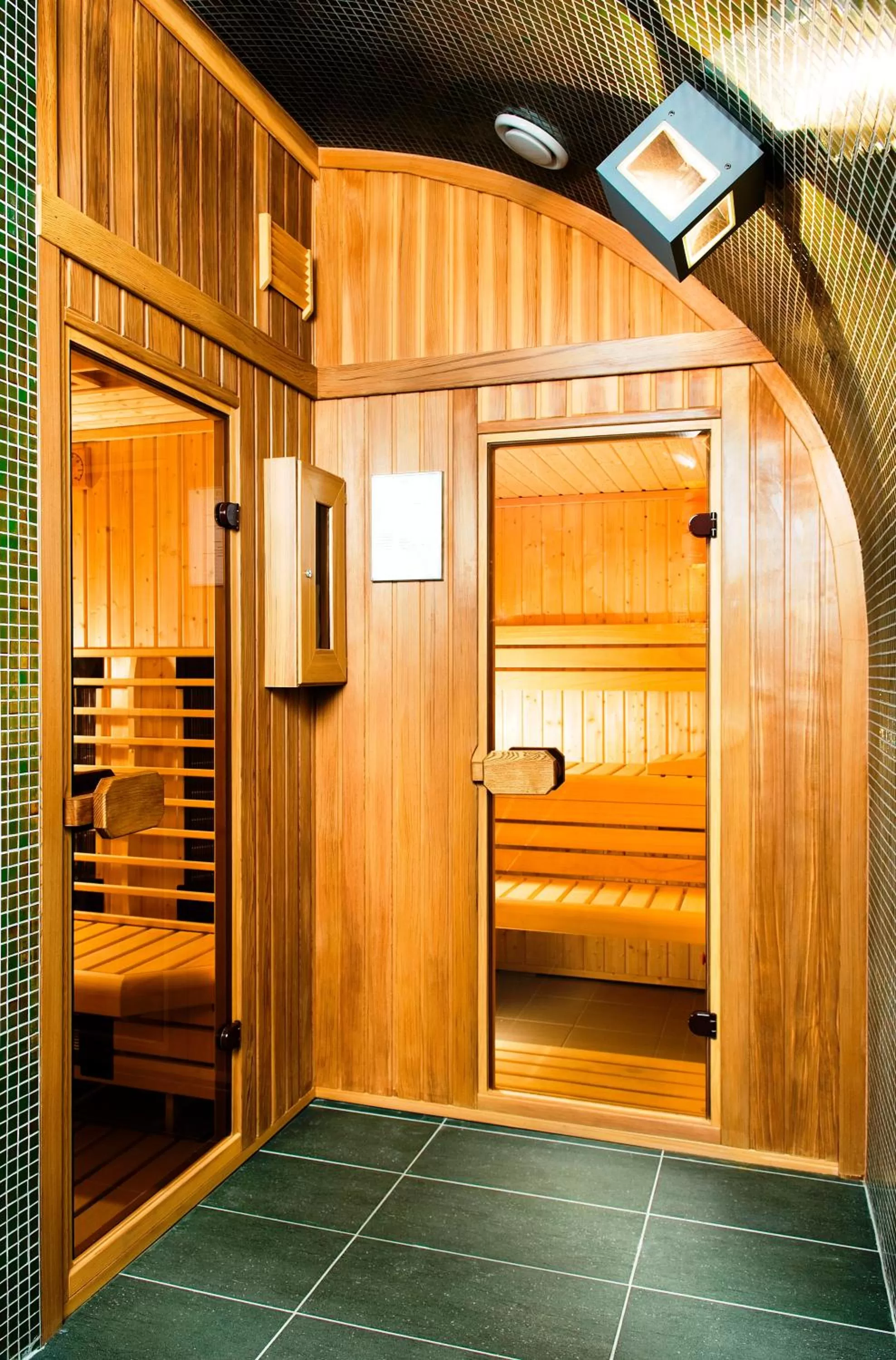 Spa and wellness centre/facilities, Bed in Opera Garden Hotel & Apartments