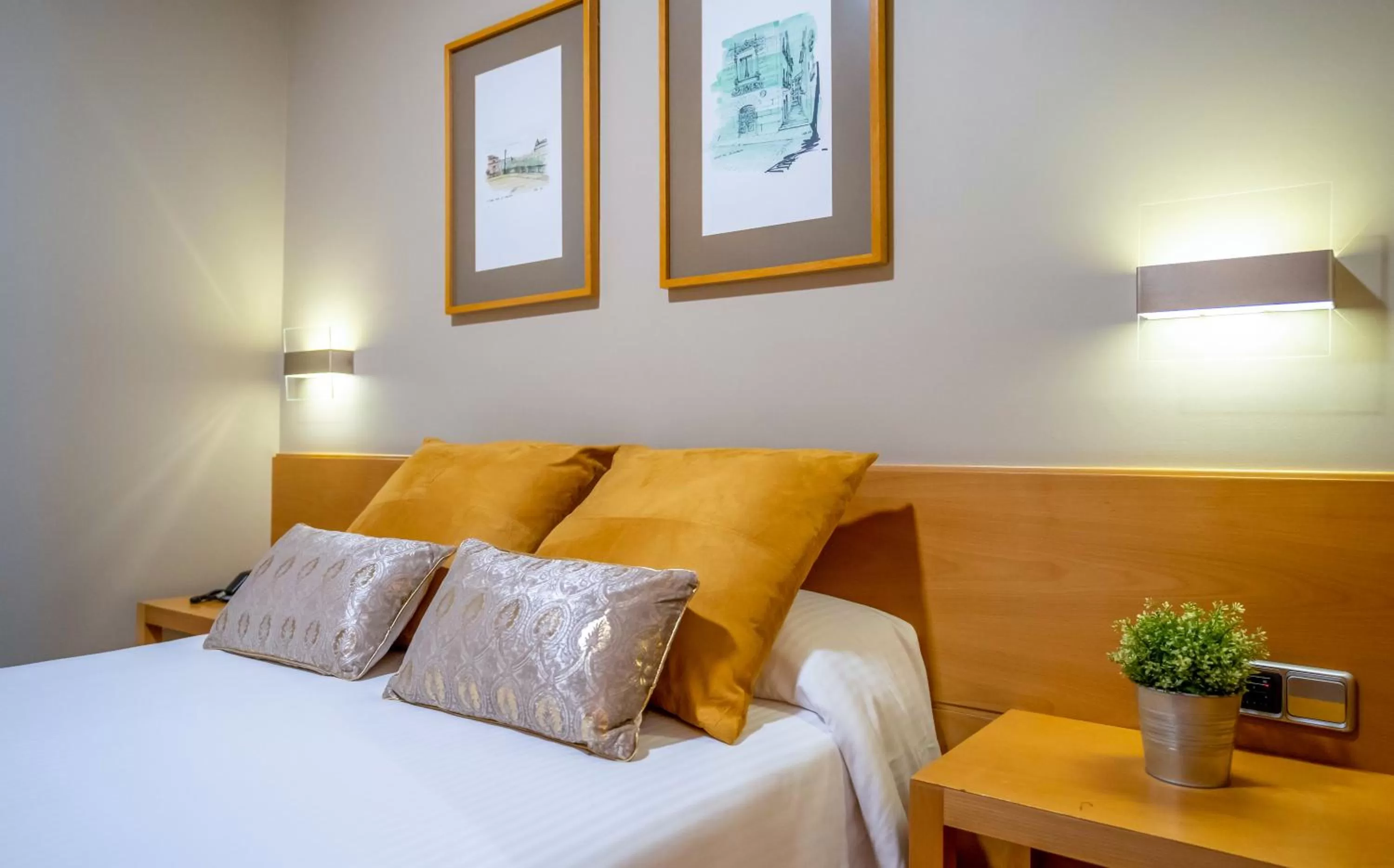 Decorative detail, Bed in Victoria 4 Puerta del Sol