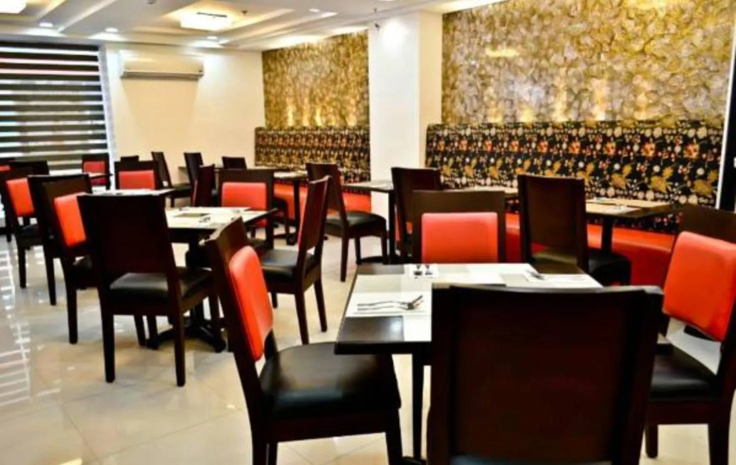 Restaurant/places to eat in Tyche Boutique Hotel