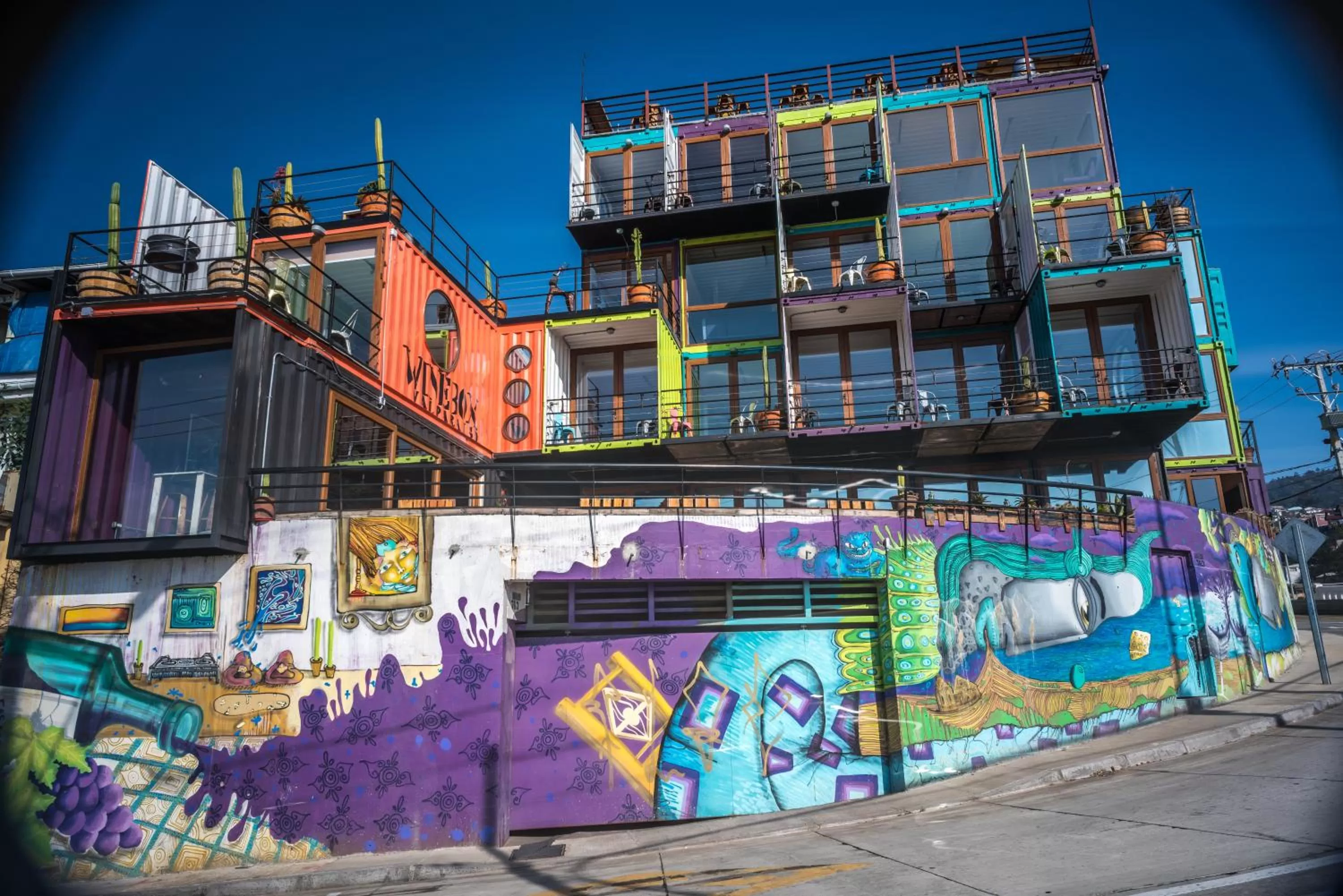 Property building in Hotel Winebox Valparaiso