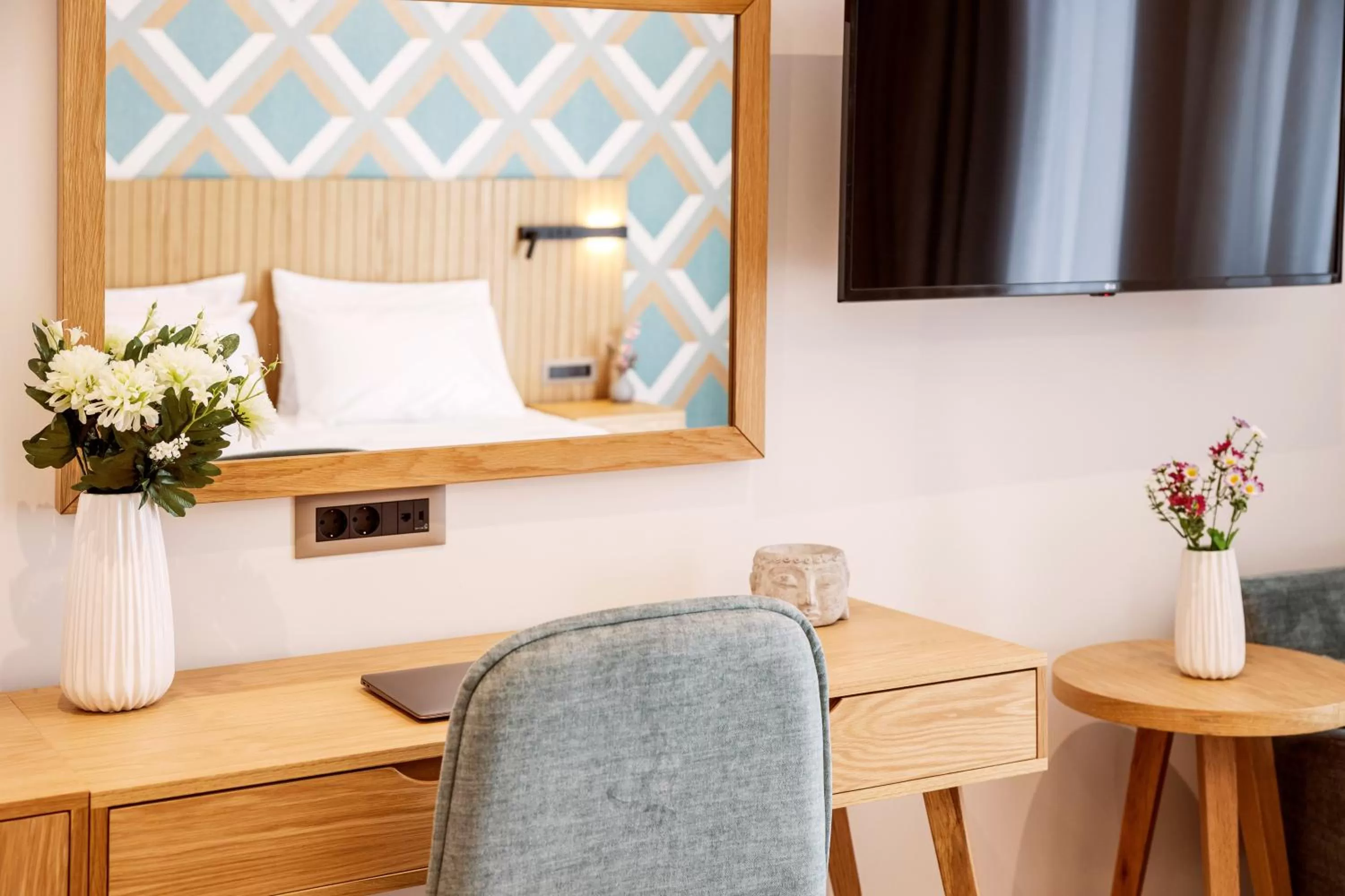 TV and multimedia in DAYS City Suites Athens