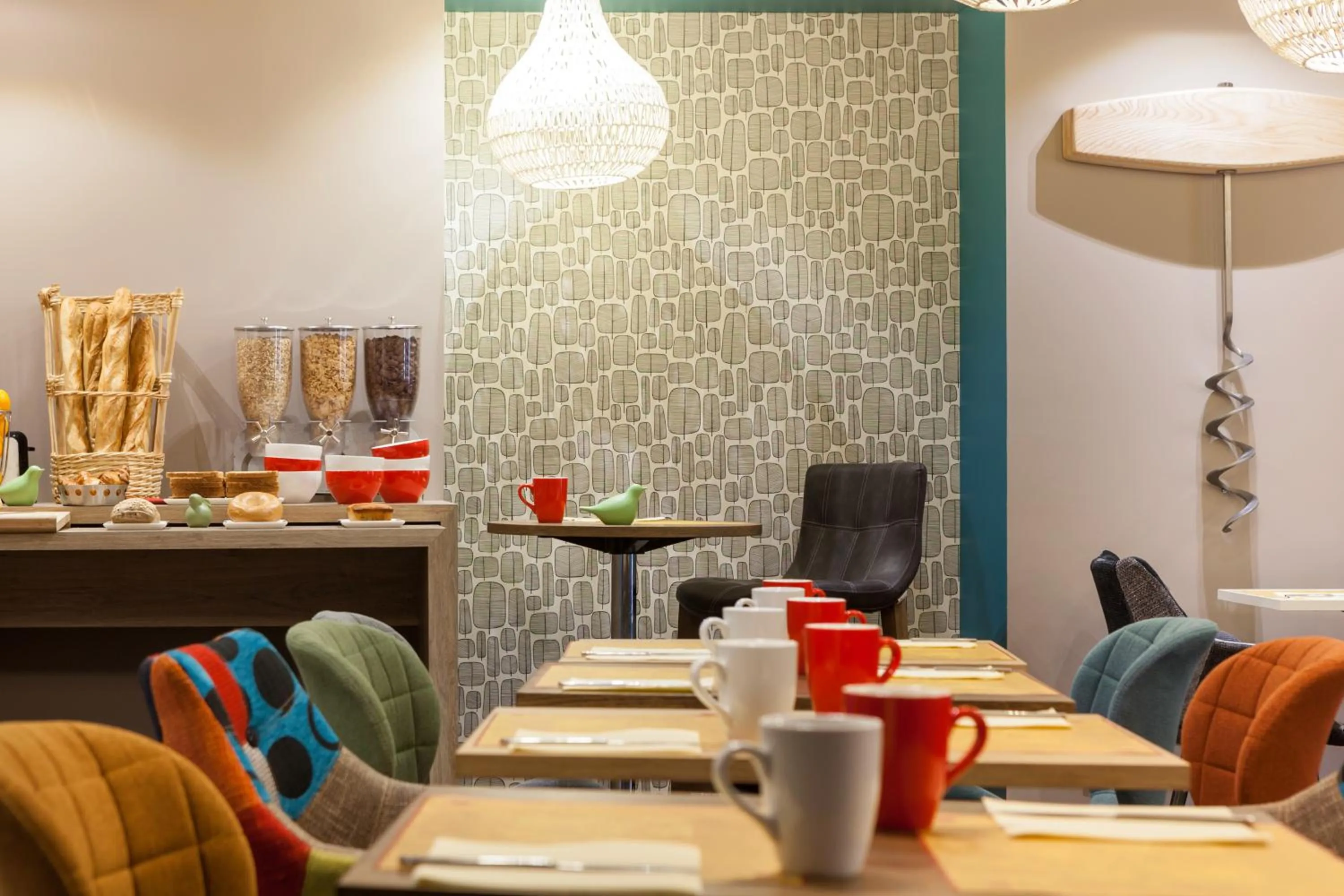 Restaurant/places to eat in ibis Styles Chaumont Centre Gare