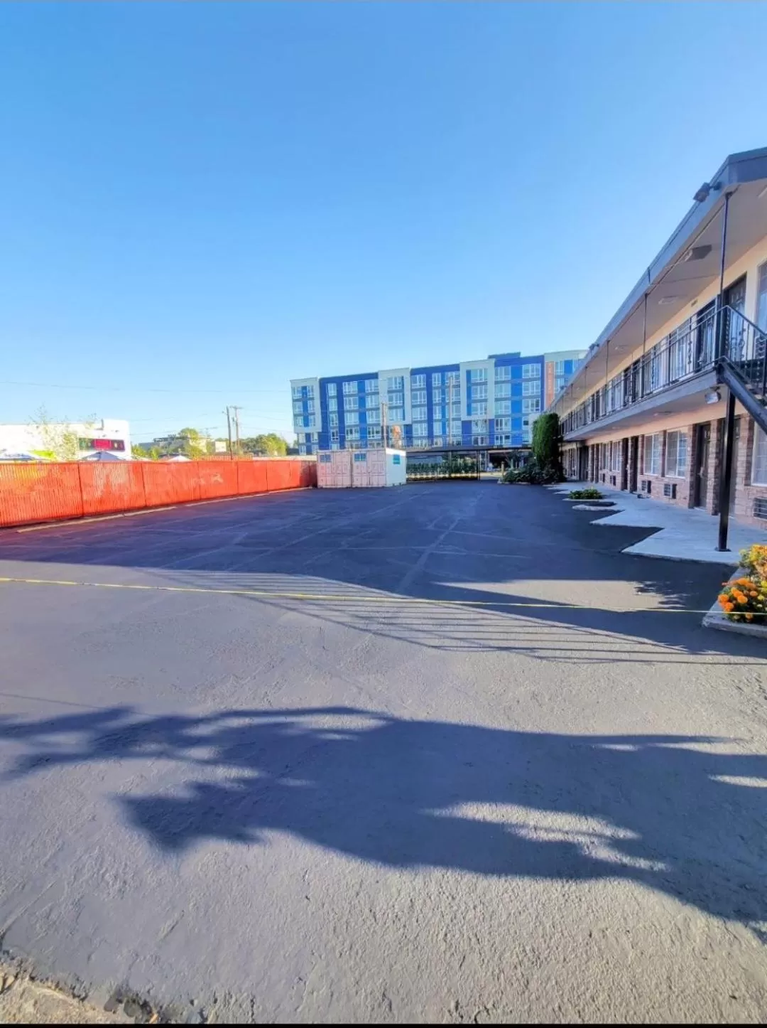 Parking, Property Building in Executive Lodge