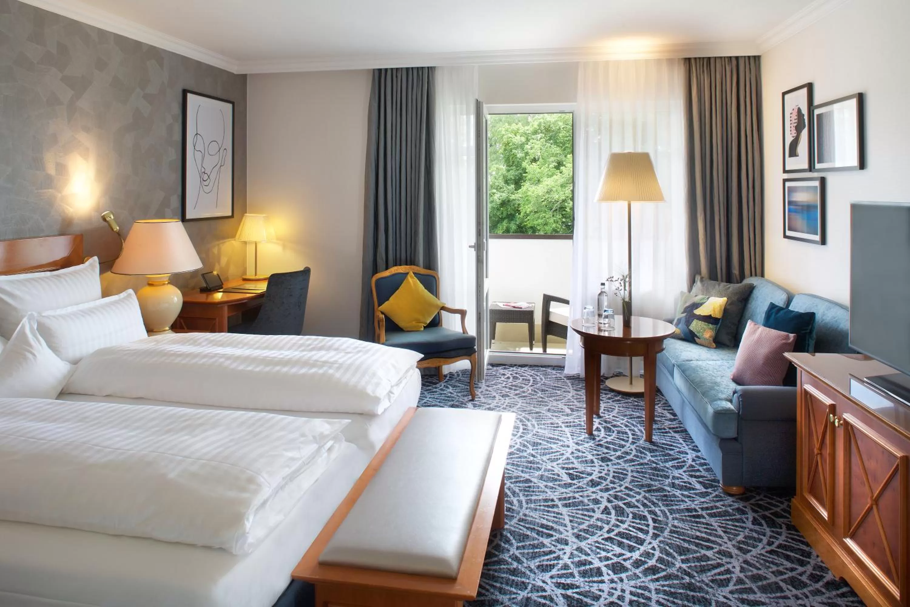 Photo of the whole room, Bed in Steigenberger Hotel Der Sonnenhof