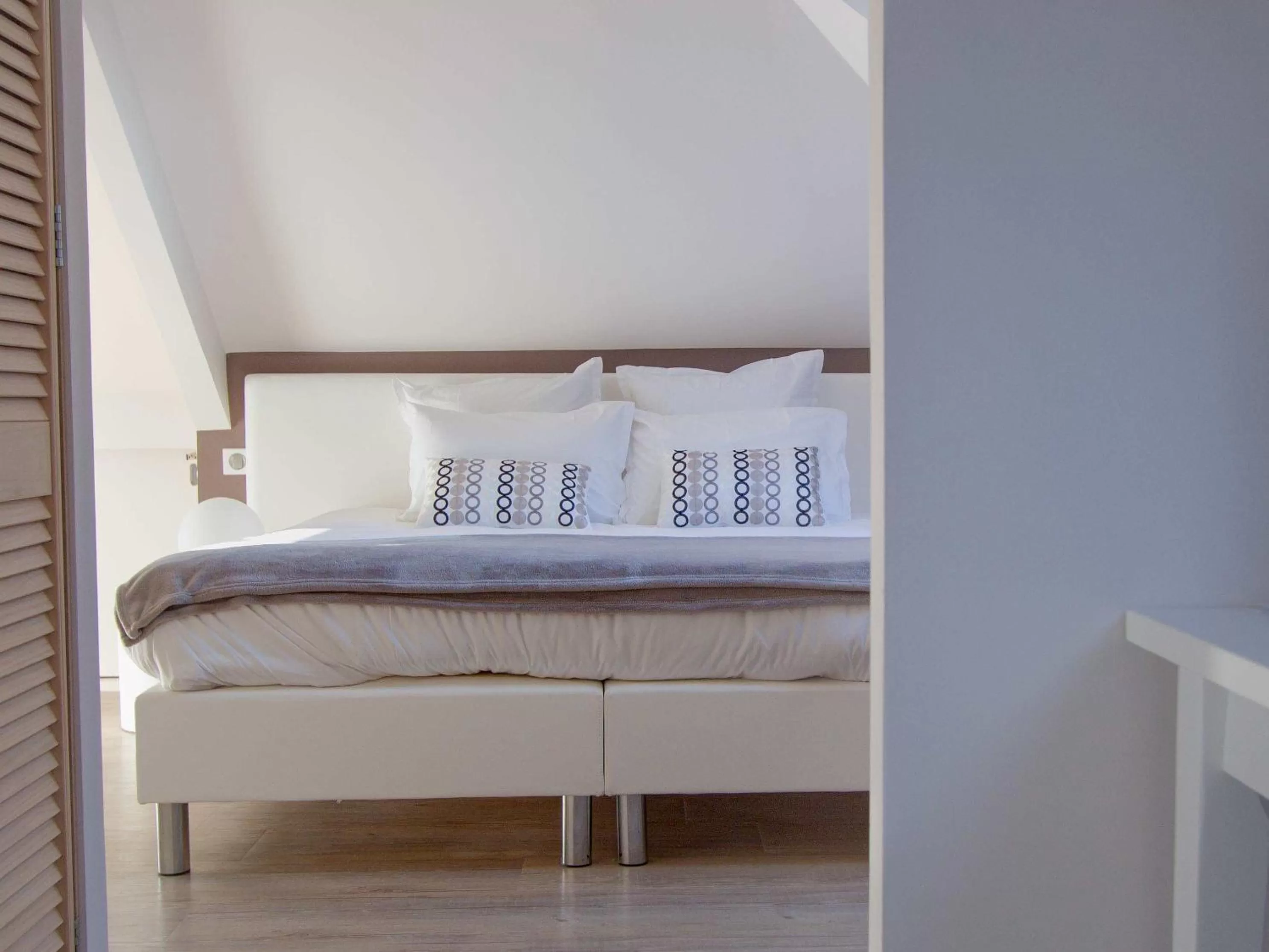 Bedroom, Bed in La Dolce Vita