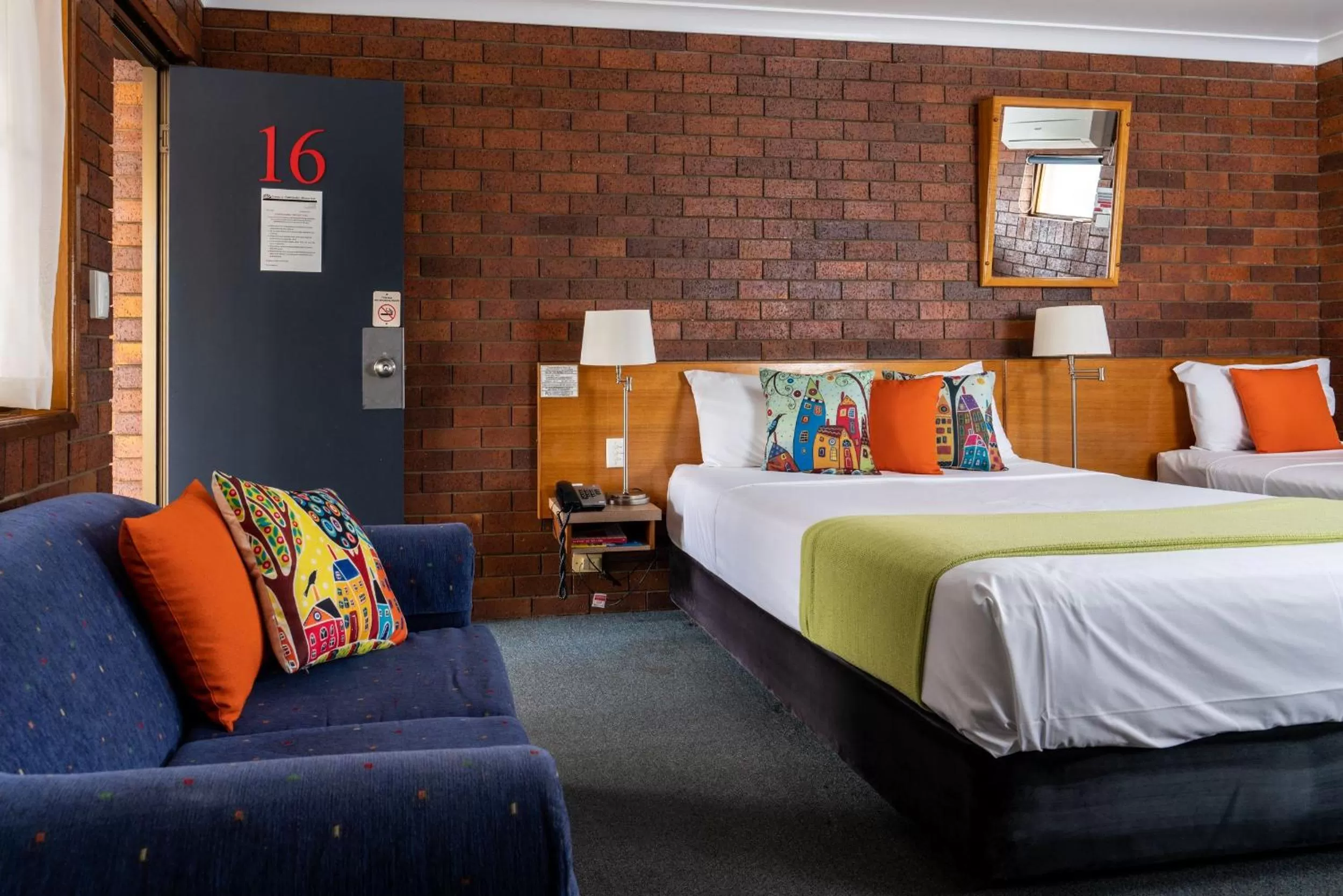 Bed in Country Pathfinder Motor Inn