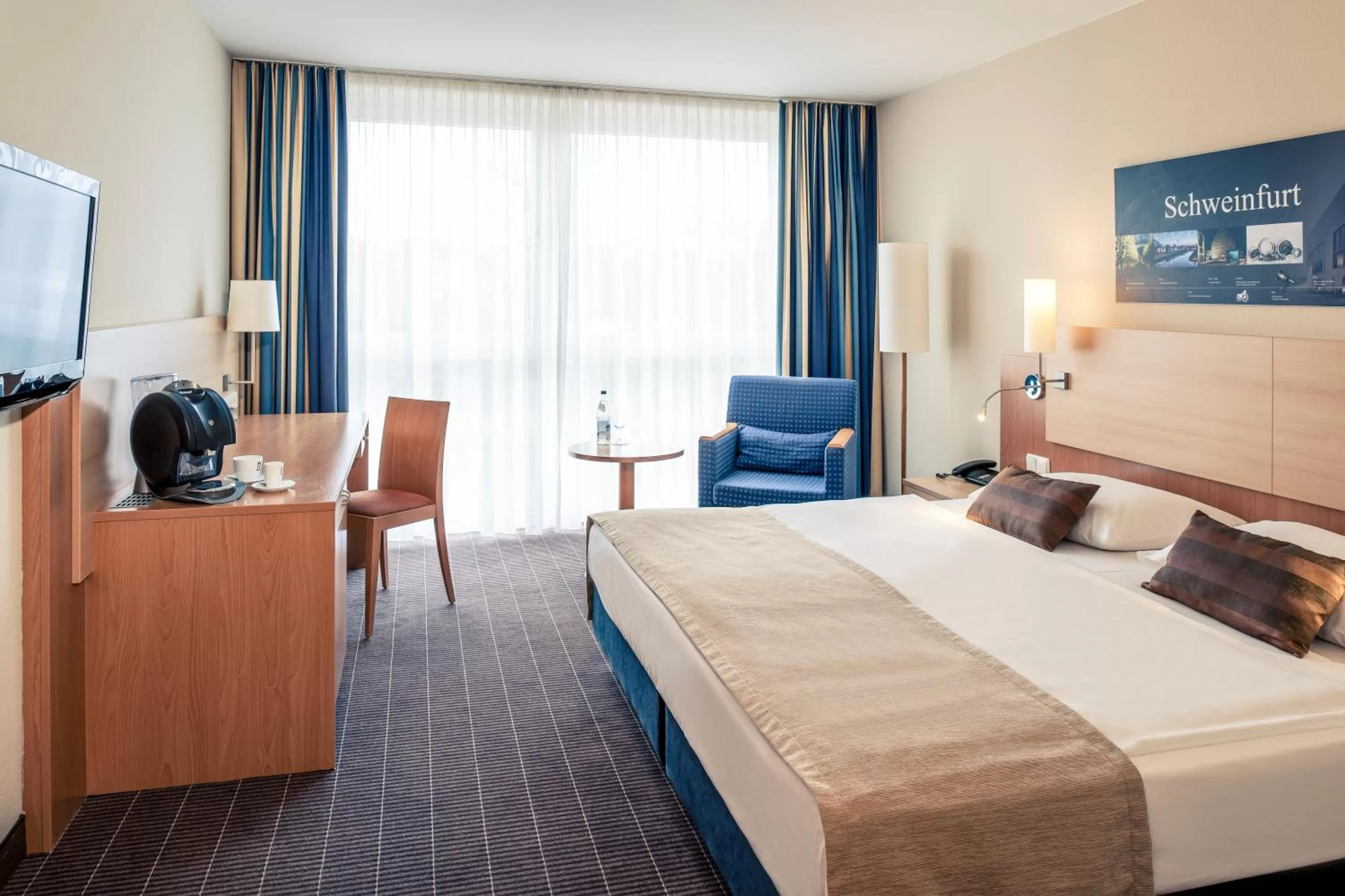 Photo of the whole room, Bed in Mercure Hotel Schweinfurt Maininsel