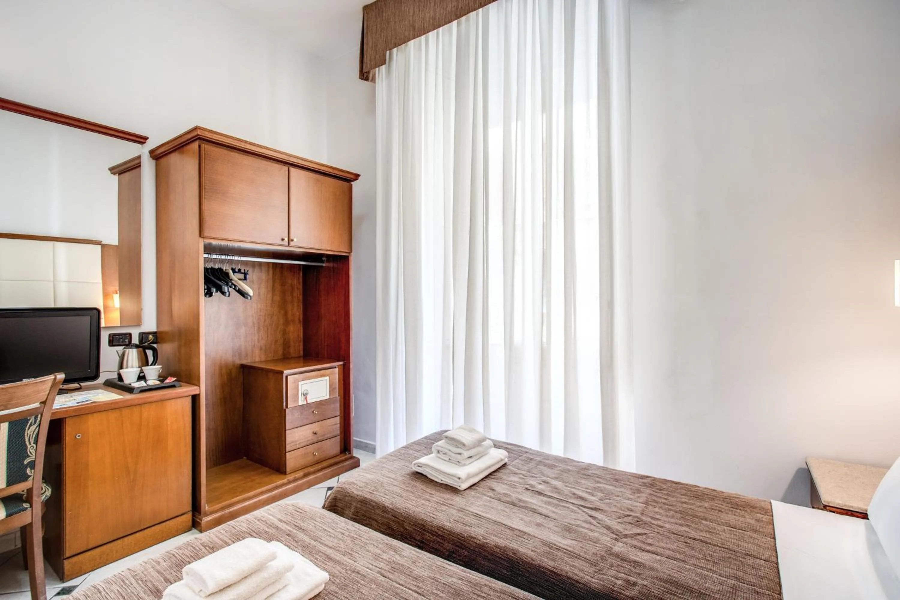 Bedroom, Bed in Hotel Garibaldi