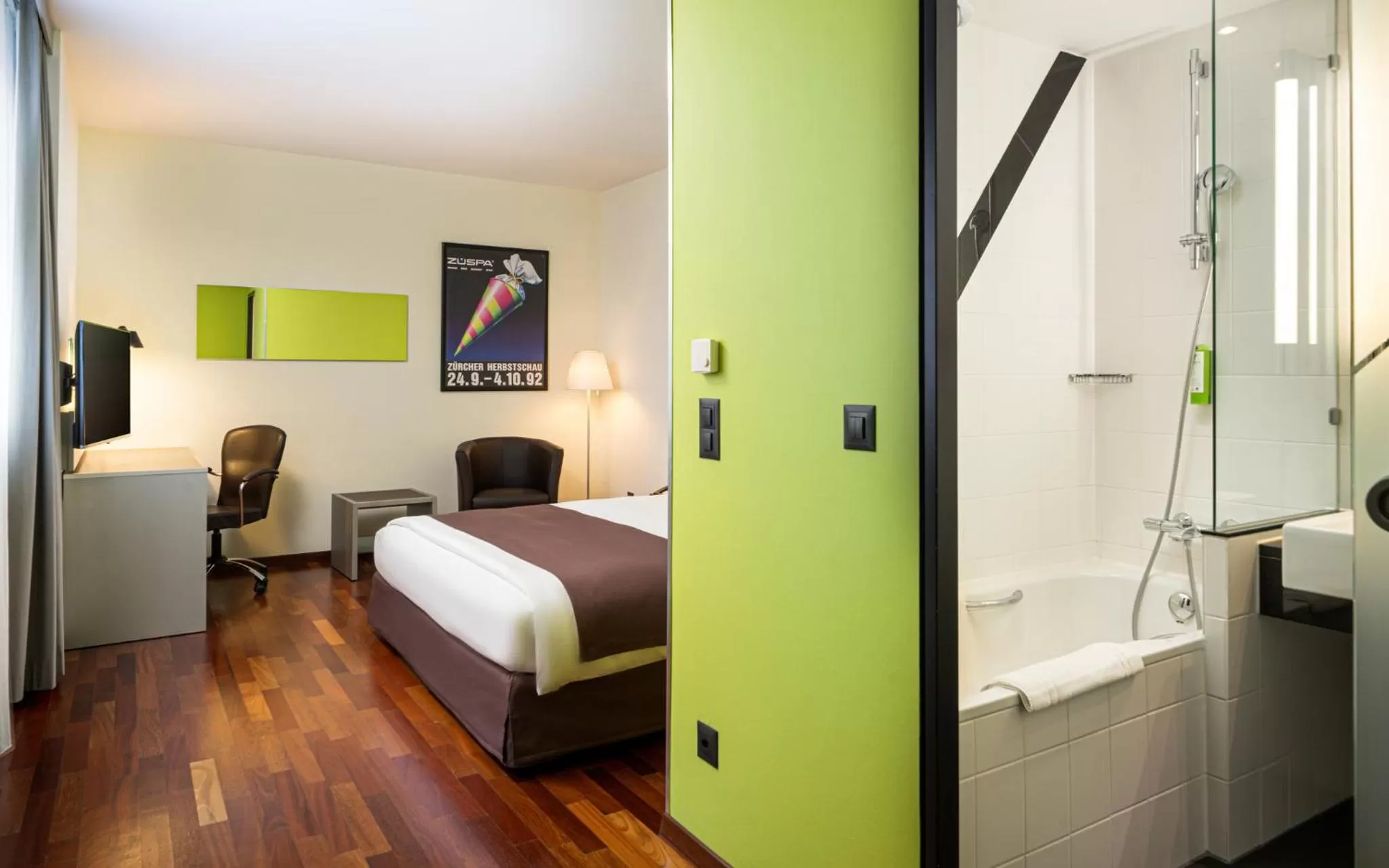 Photo of the whole room, Bed in Holiday Inn Zürich Messe by IHG