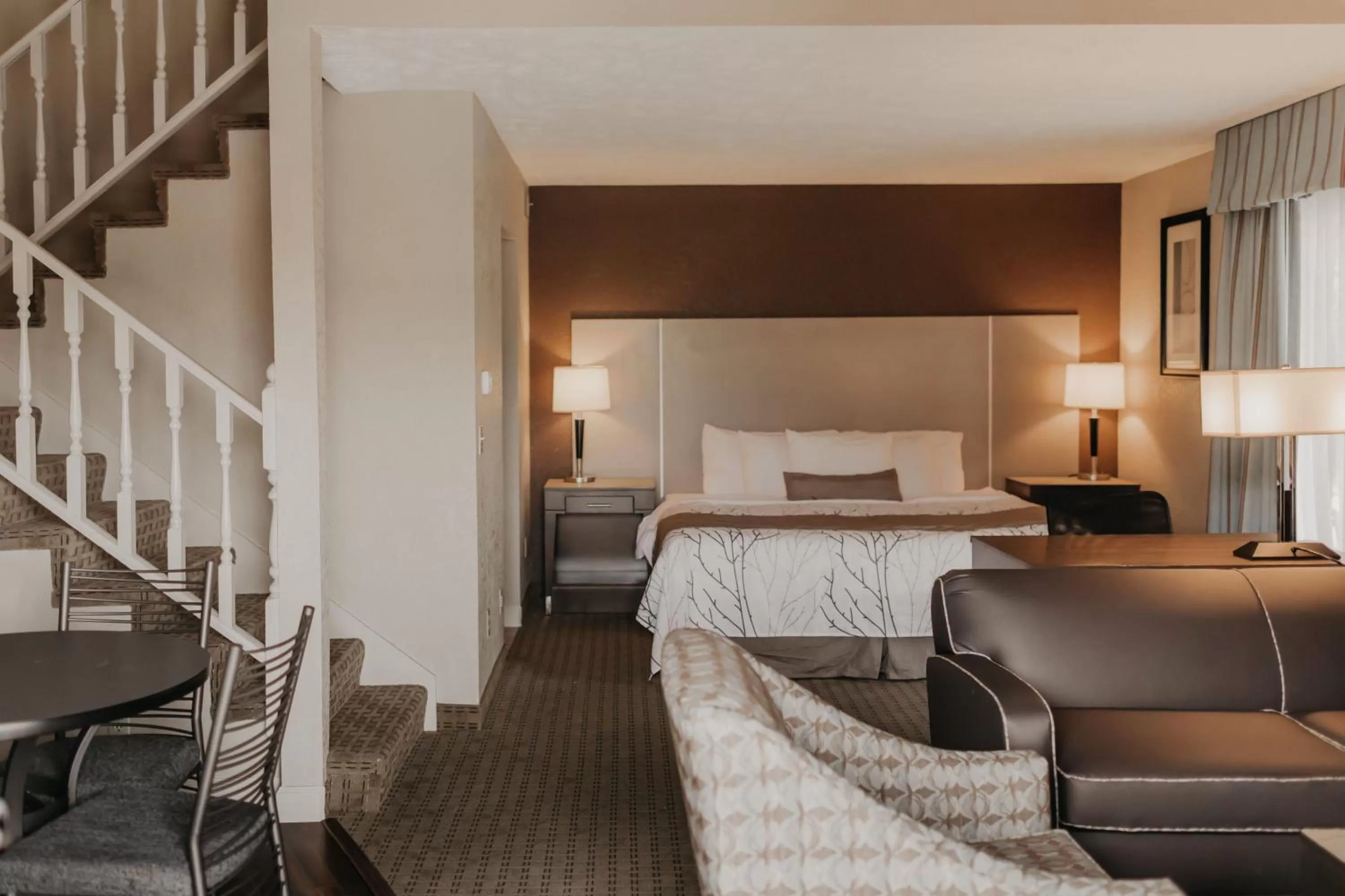 Area and facilities, Bed in Eastland Suites Hotel & Conference Ctr, Trademark by Wyndham