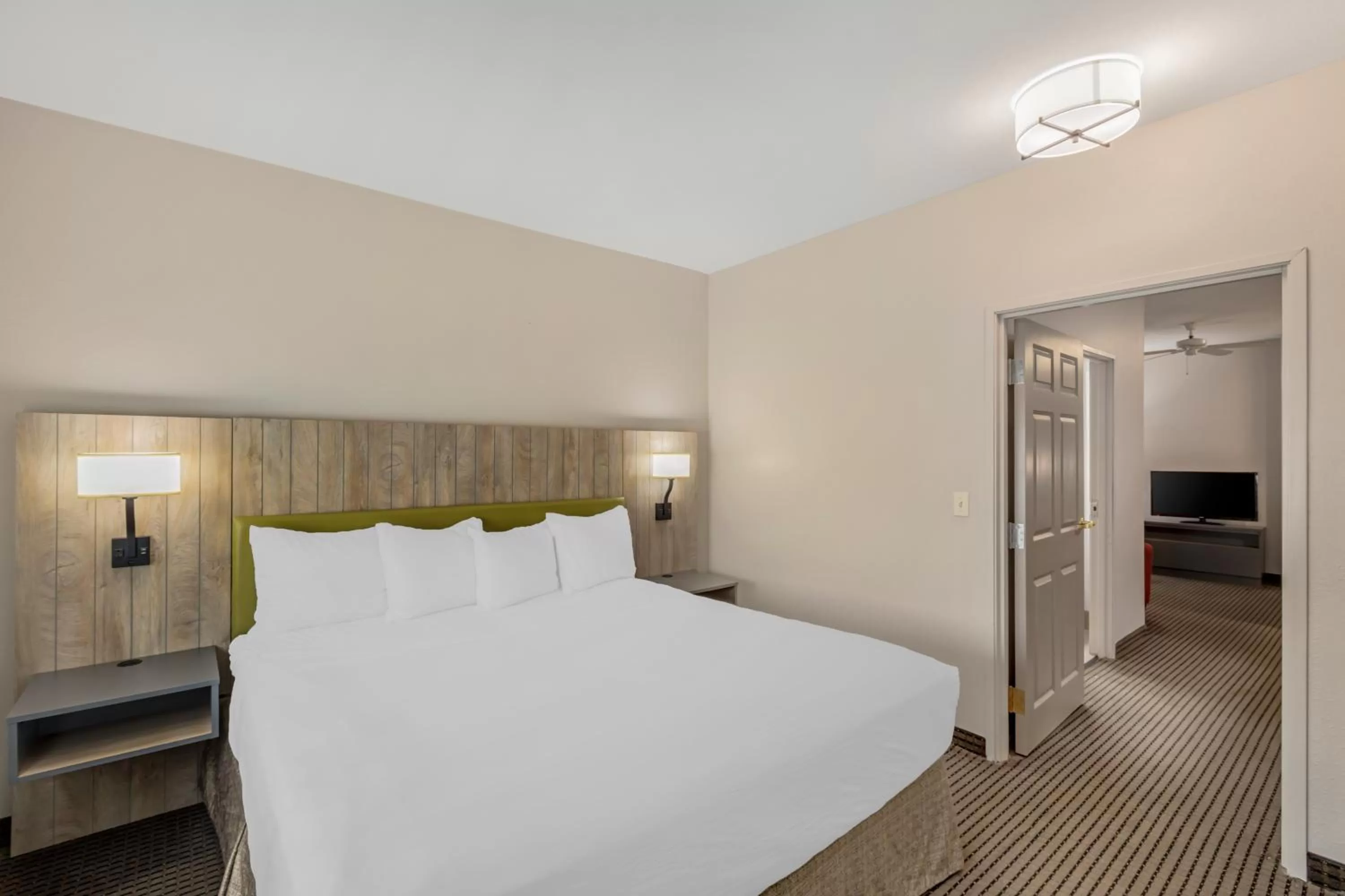 Bedroom, Bed in Country Inn & Suites by Radisson, Elk Grove Village-Itasca
