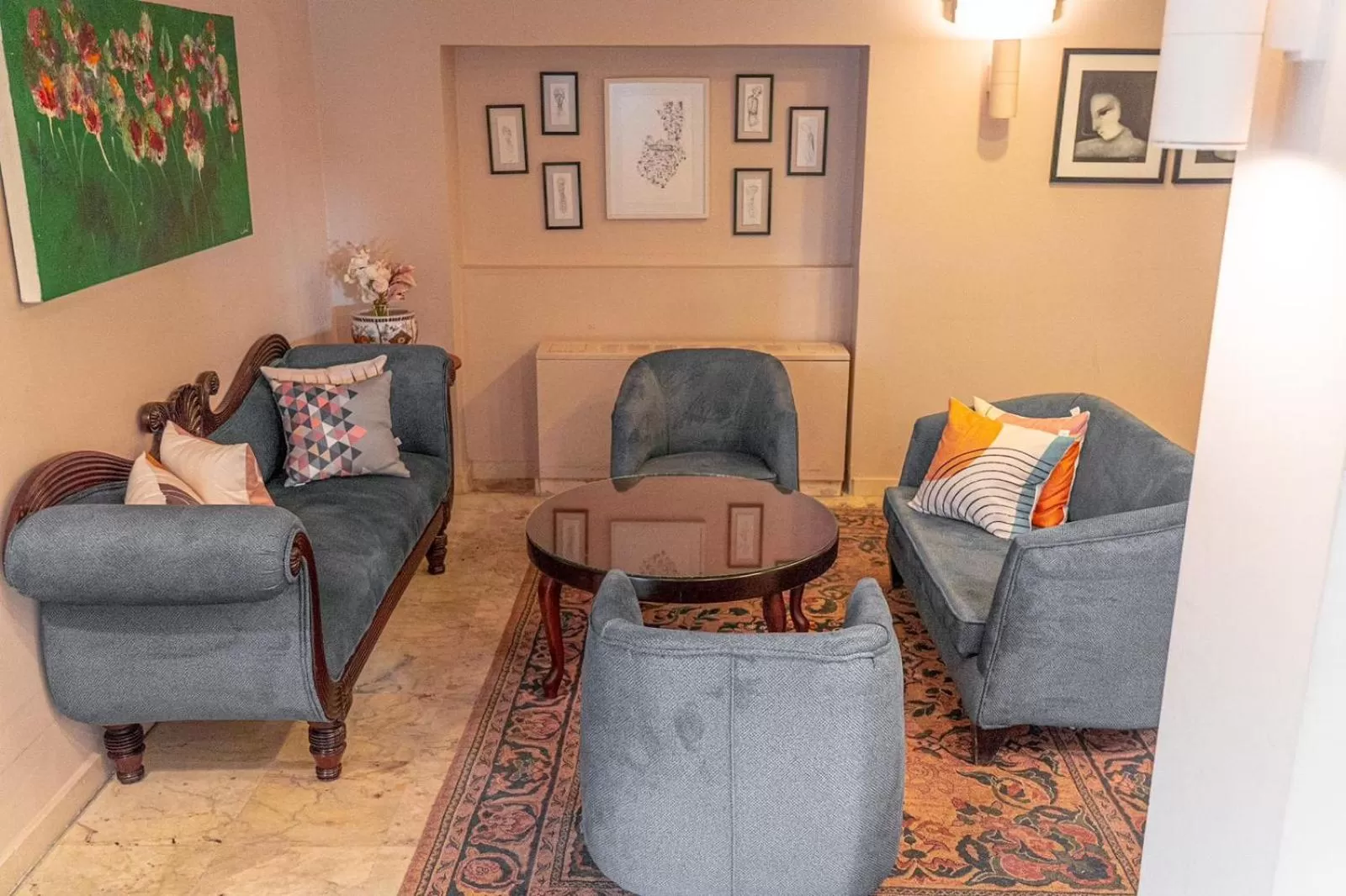 Living room in Guest House Hotel Amman by FHM