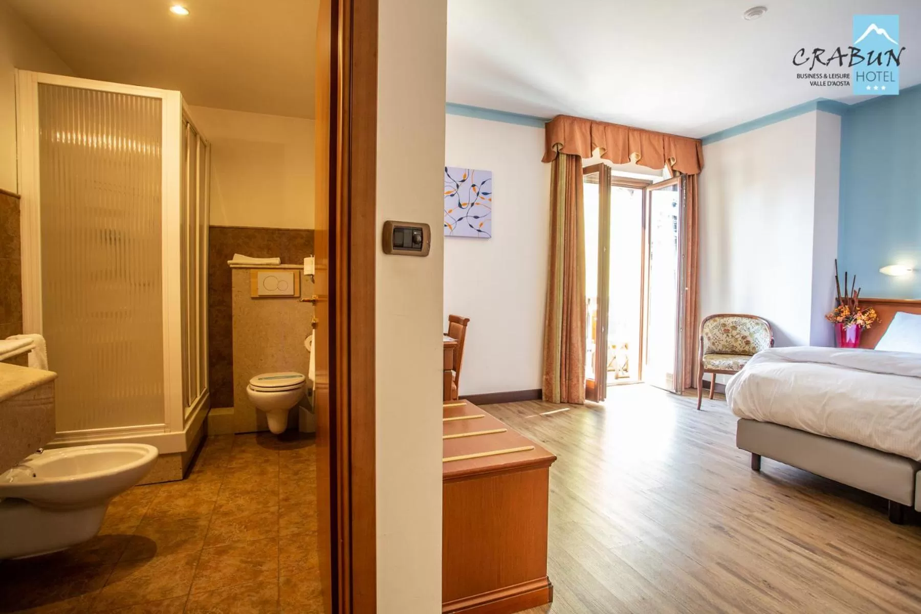 Bathroom, Bed in Crabun Hotel