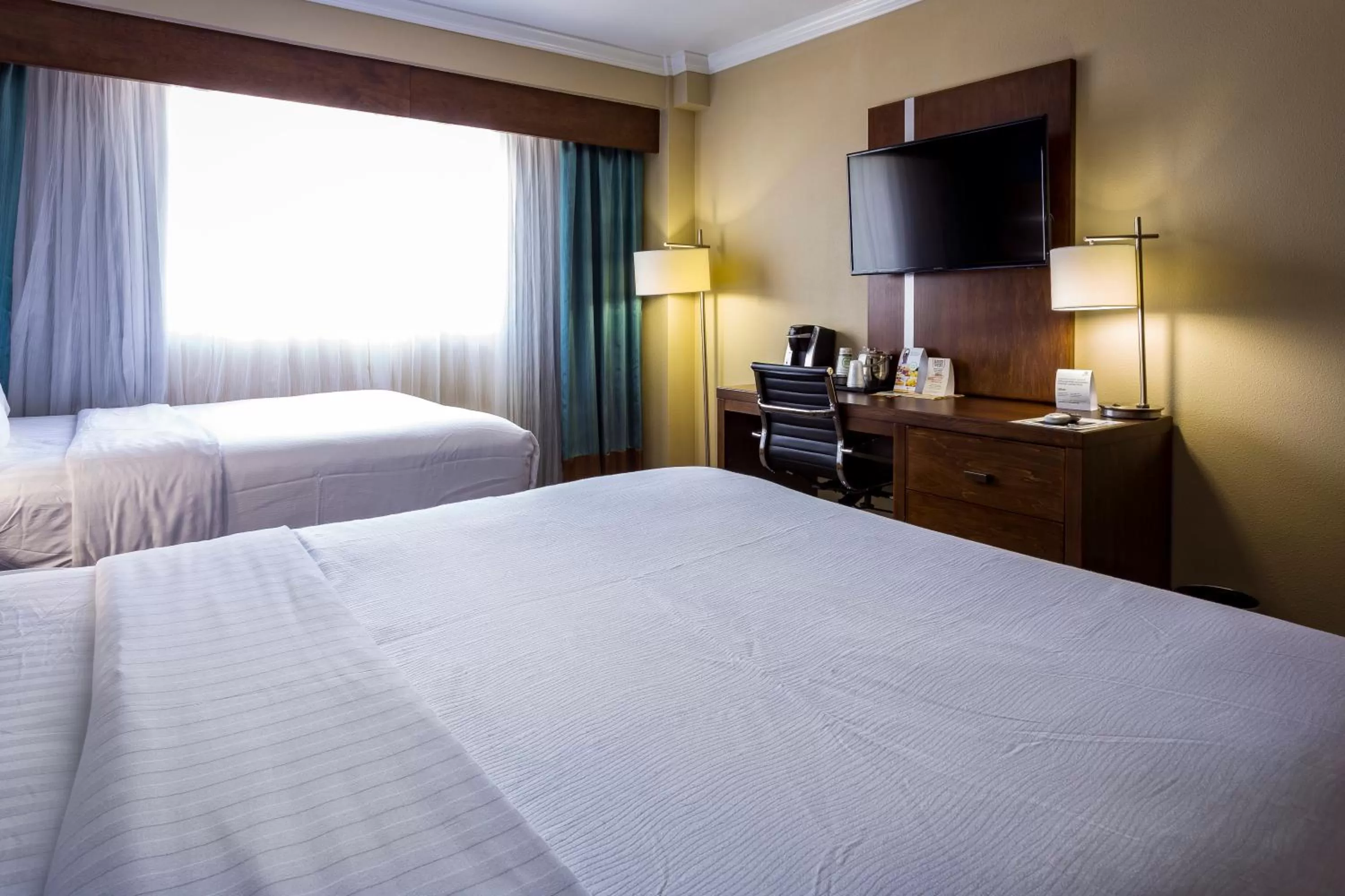Photo of the whole room, Bed in Holiday Inn Houston Downtown by IHG