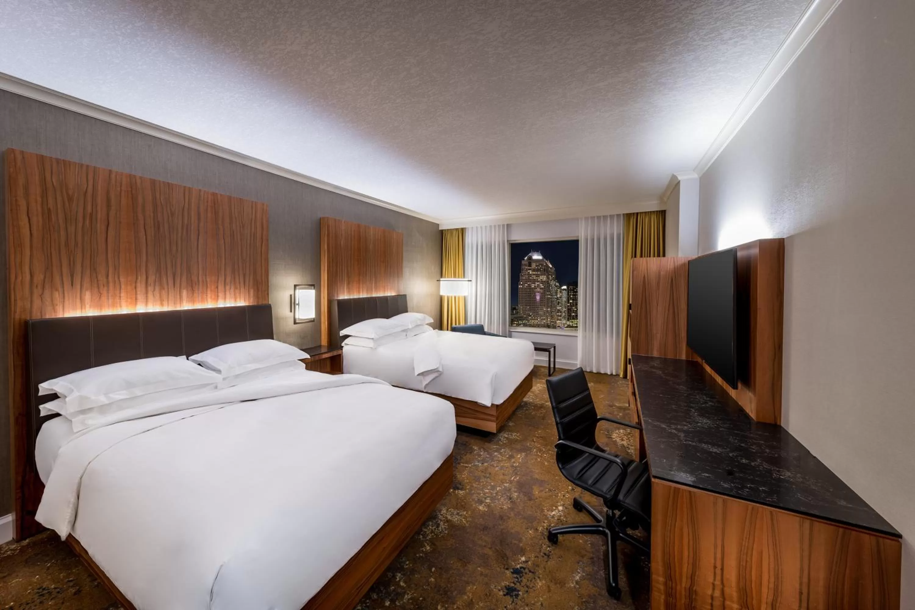 Bed in Hyatt Regency Calgary