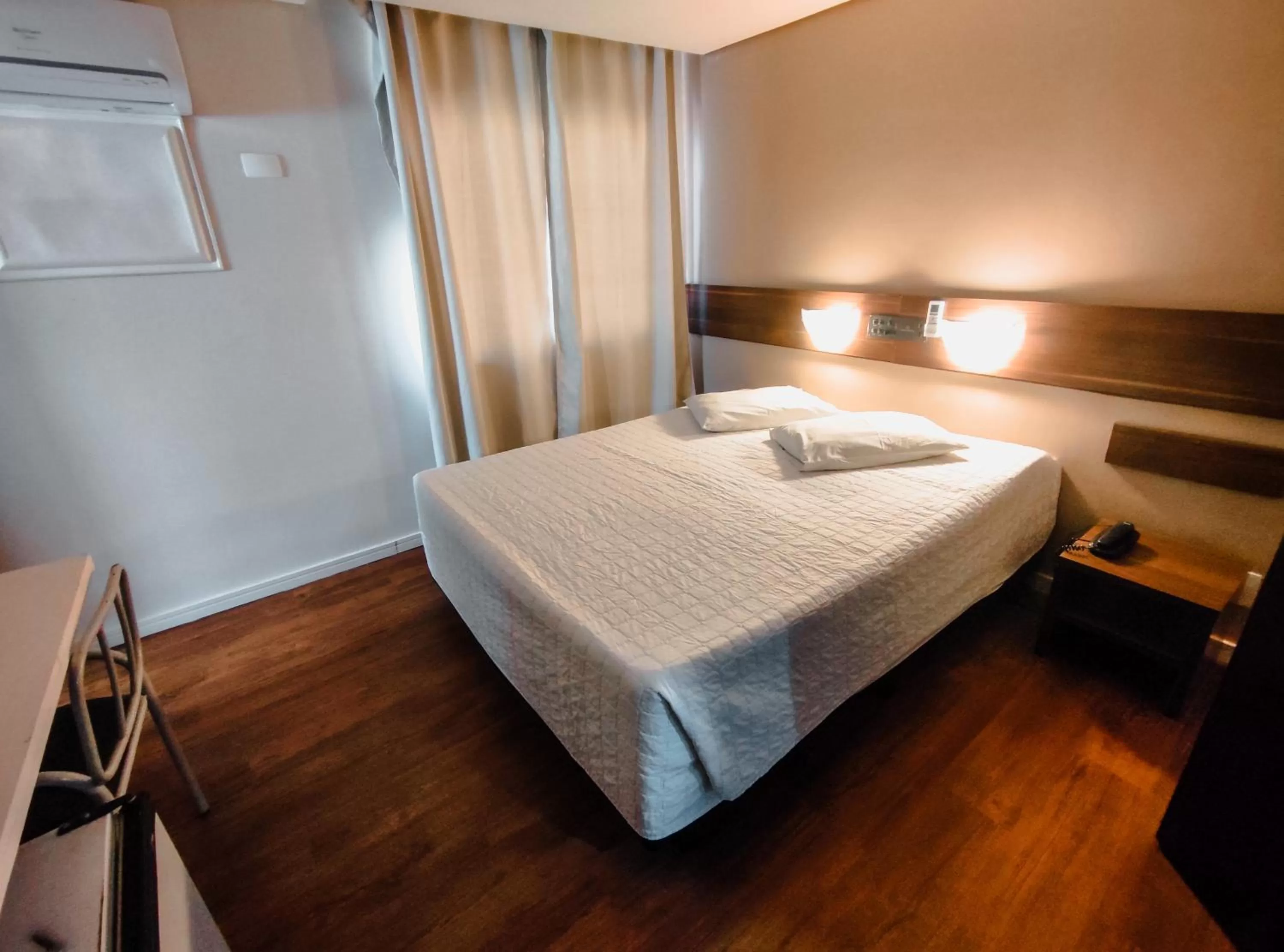 Bedroom, Bed in Granville Hotel