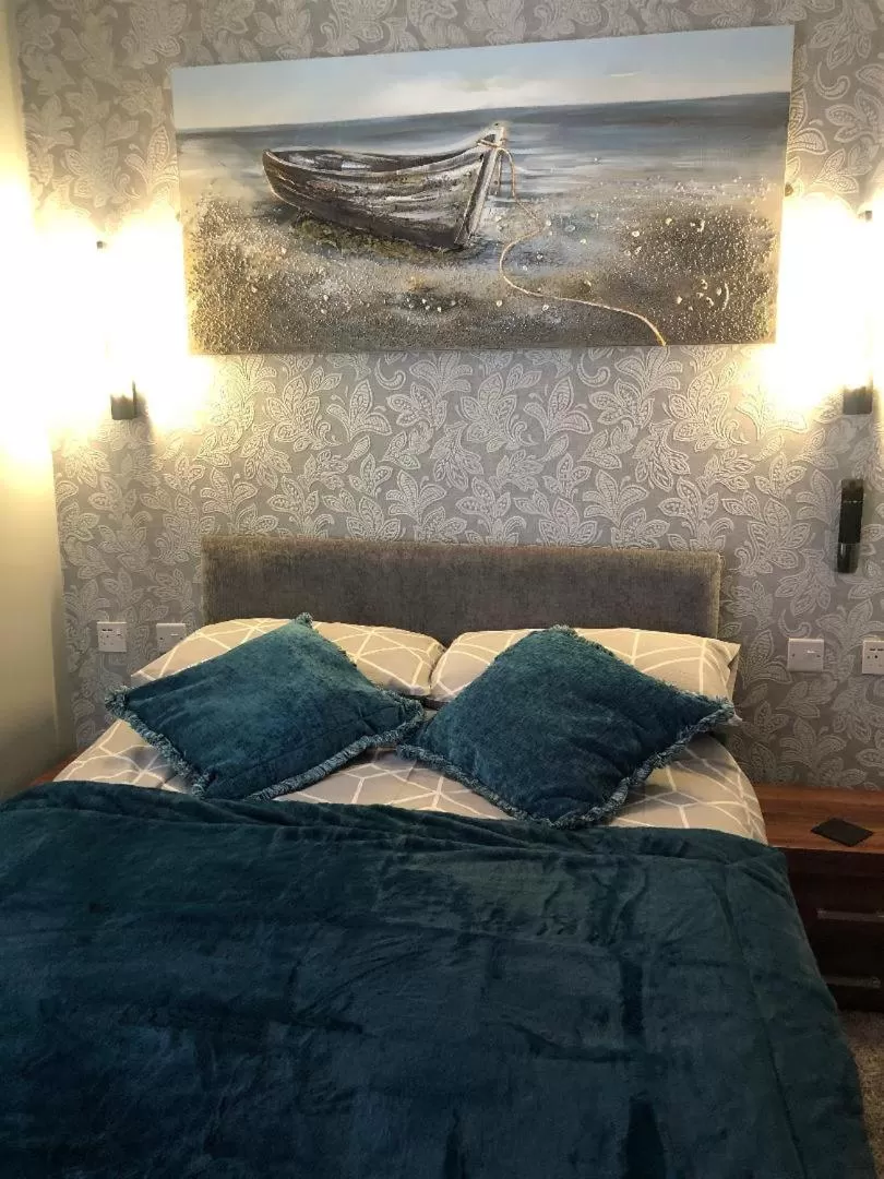 Property building, Bed in Springfield Hotel