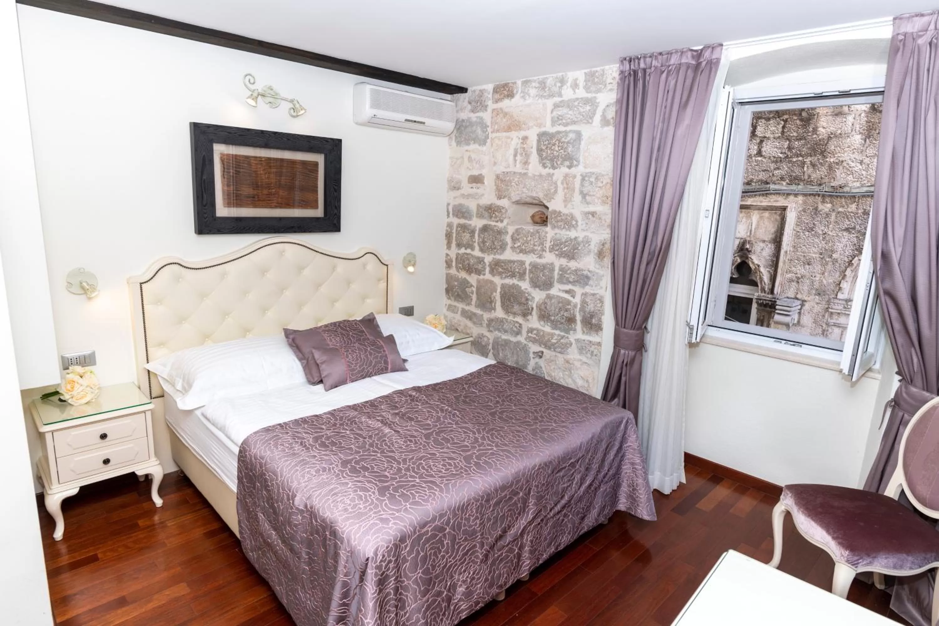 Bedroom, Bed in Deluxe Collection Hotel Kastel - Depadanse