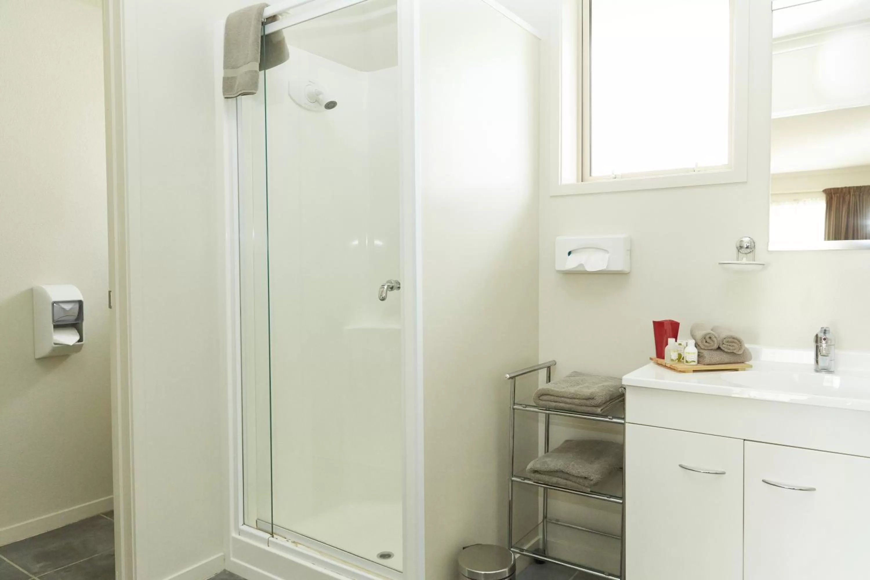 Admiral Court Motel & Apartments