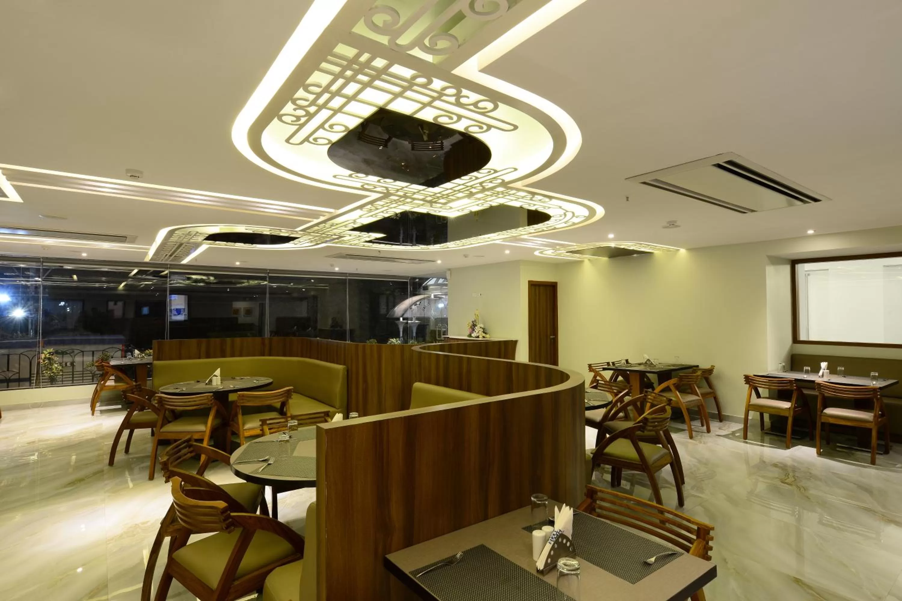 Restaurant/places to eat in Taj Mahal Hotel