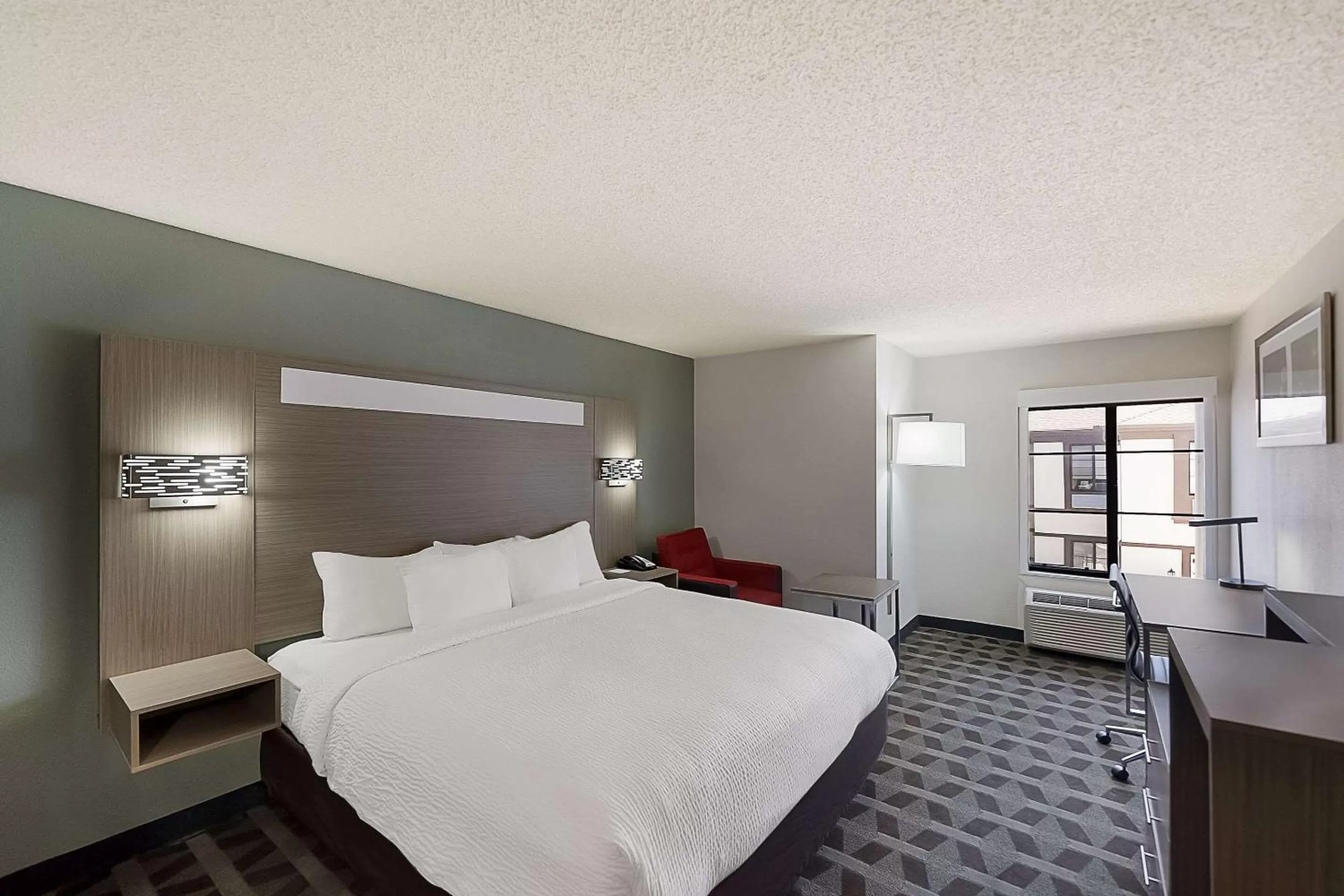 Bedroom, Bed in Quality Inn & Suites Irving DFW Airport South