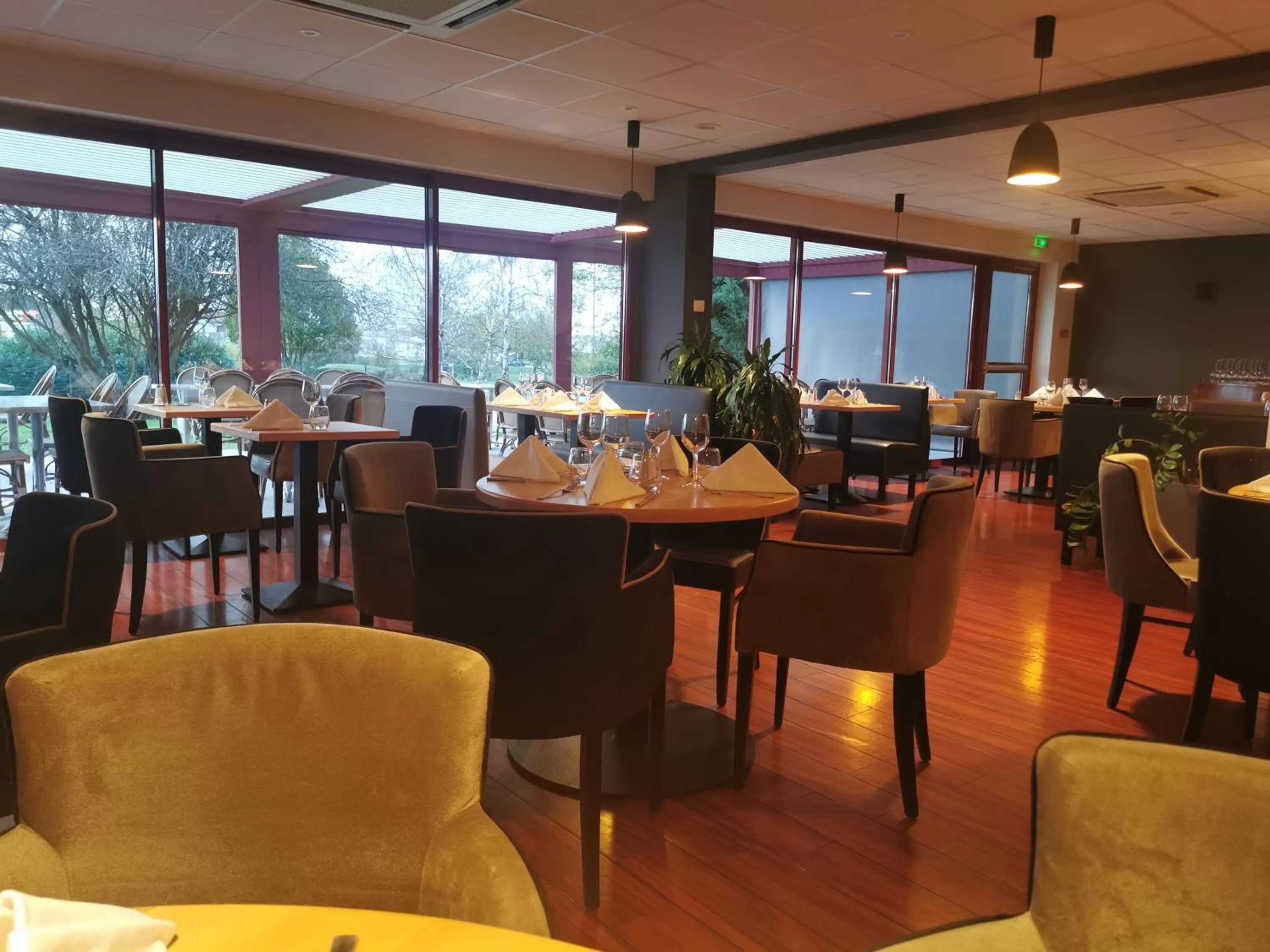 Restaurant/places to eat in Hotel Ambotel