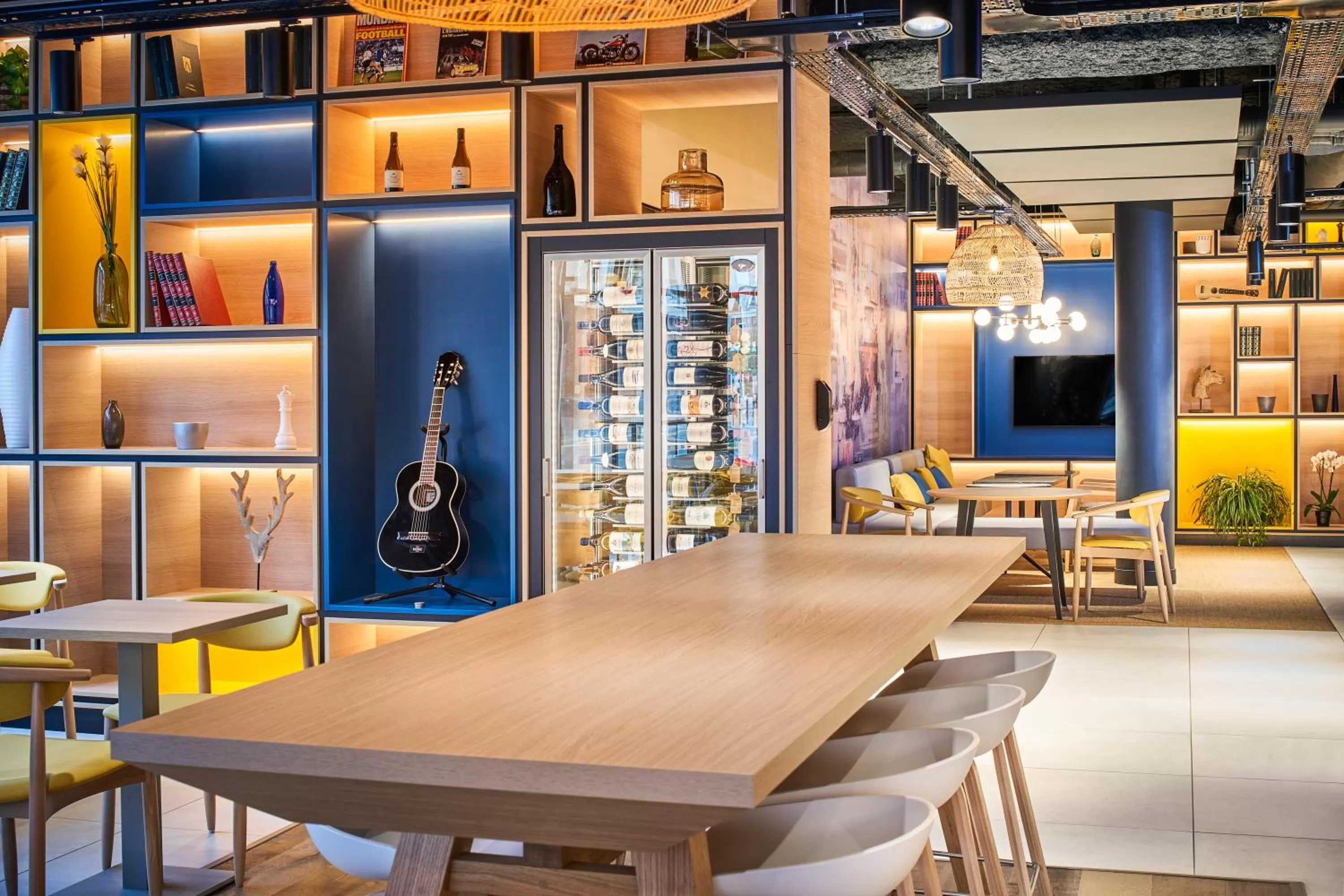 Restaurant/places to eat in ibis Bethune Centre Gare