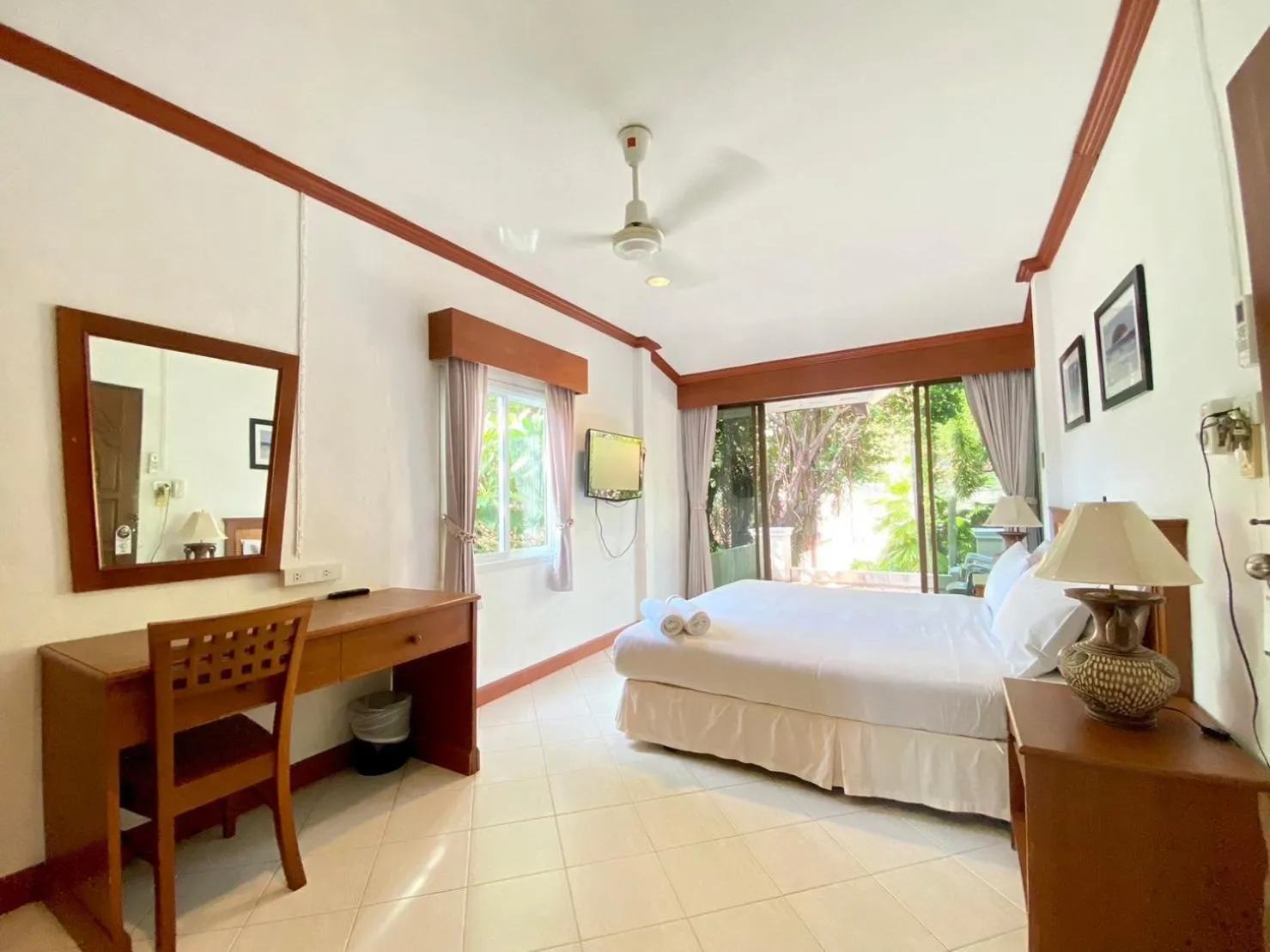 Bedroom, Bed in Garden Home Kata