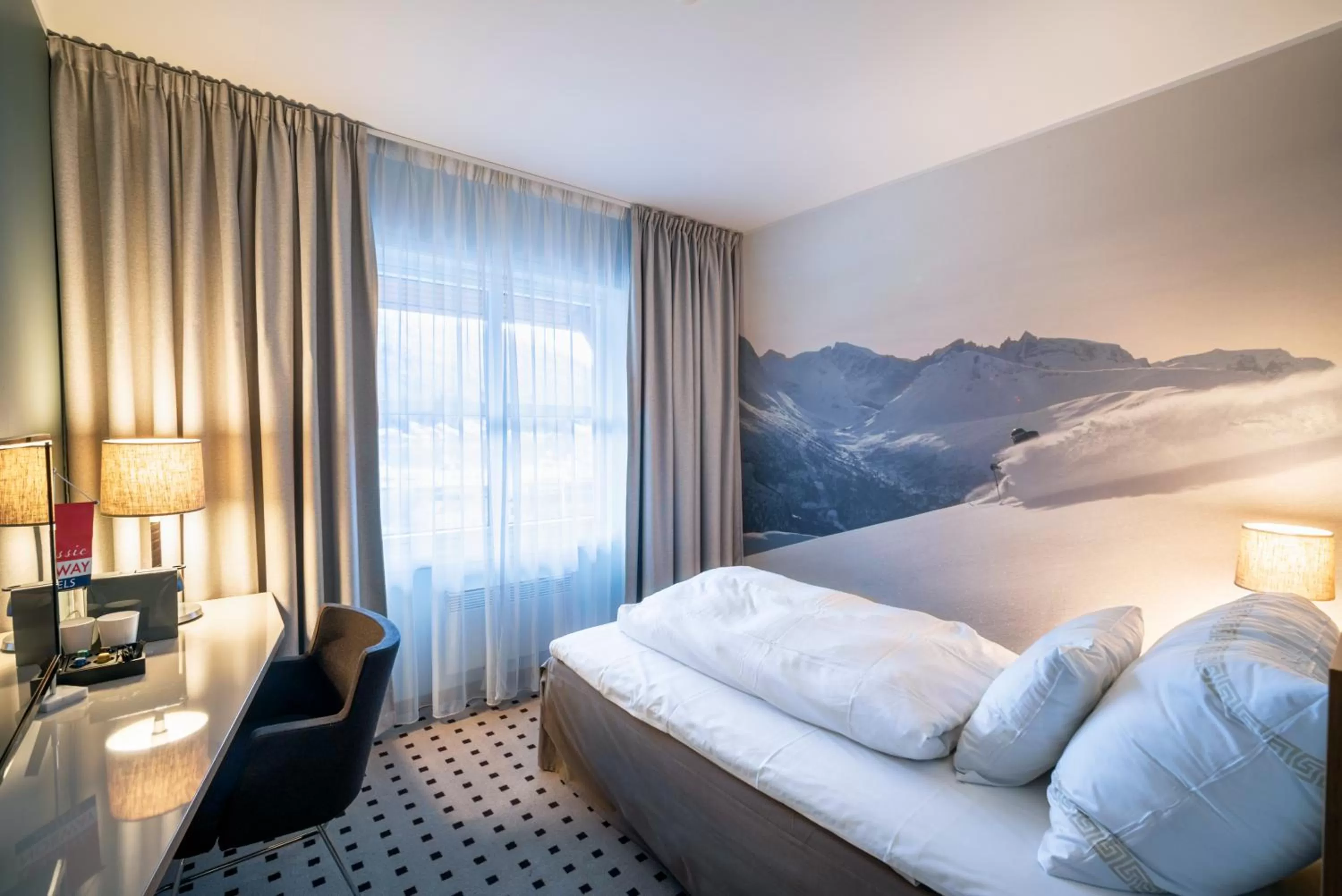 TV and multimedia, Bed in Grand Hotel - by Classic Norway Hotels