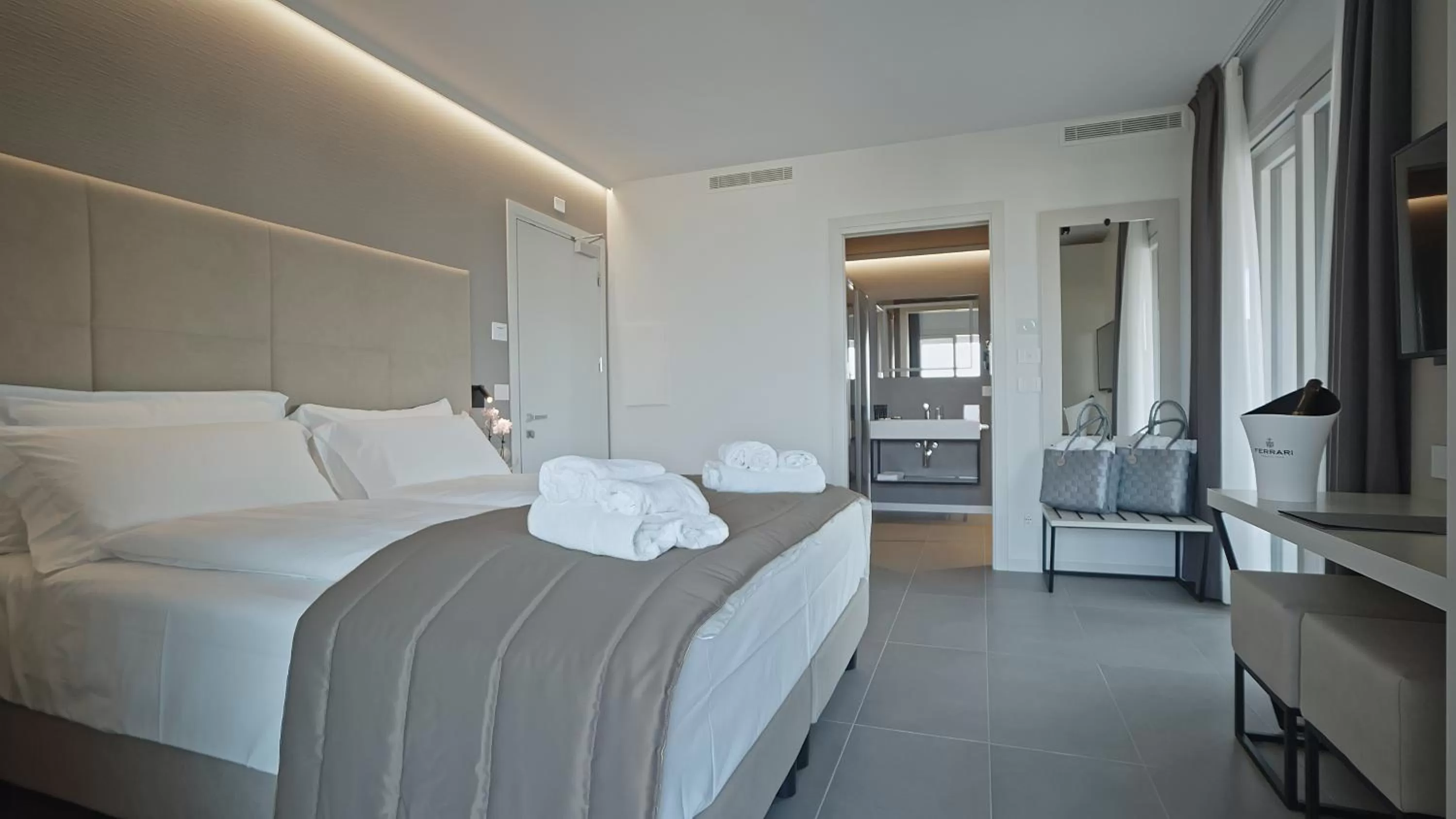 Bed in Hotel Cristal