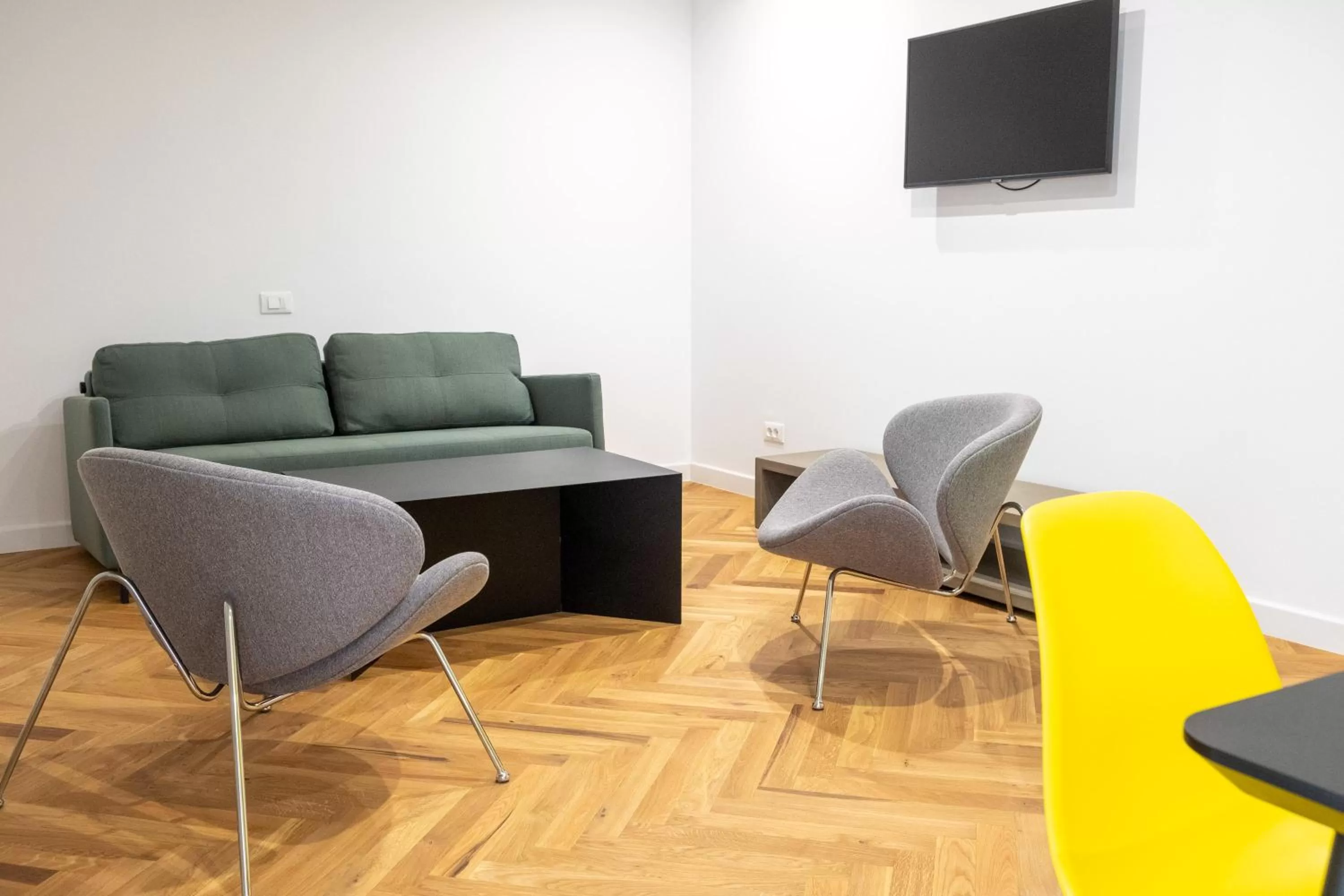 TV and multimedia in Aparthotel Blend City Center