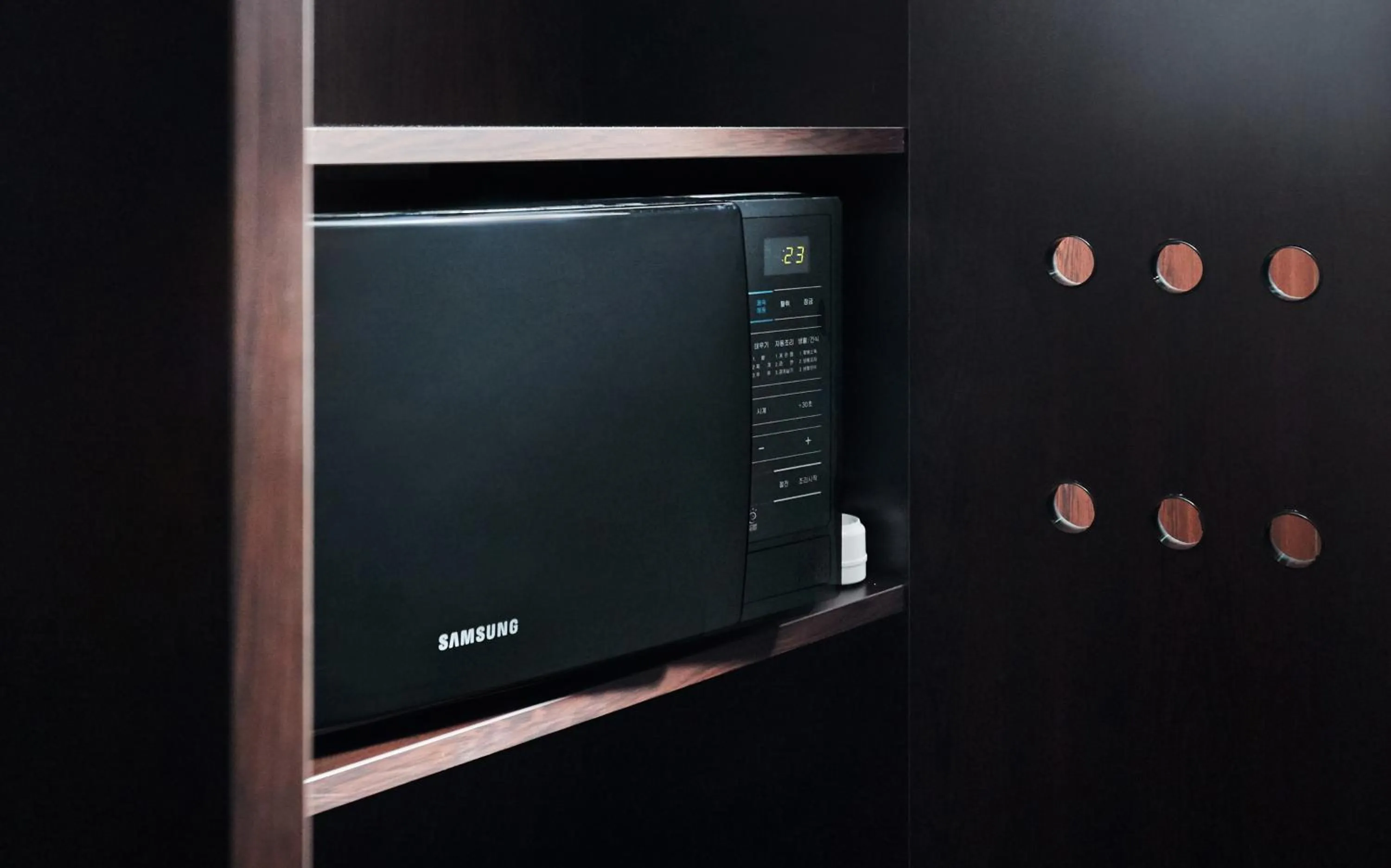 minibar, TV/Entertainment Center in hotel riverside
