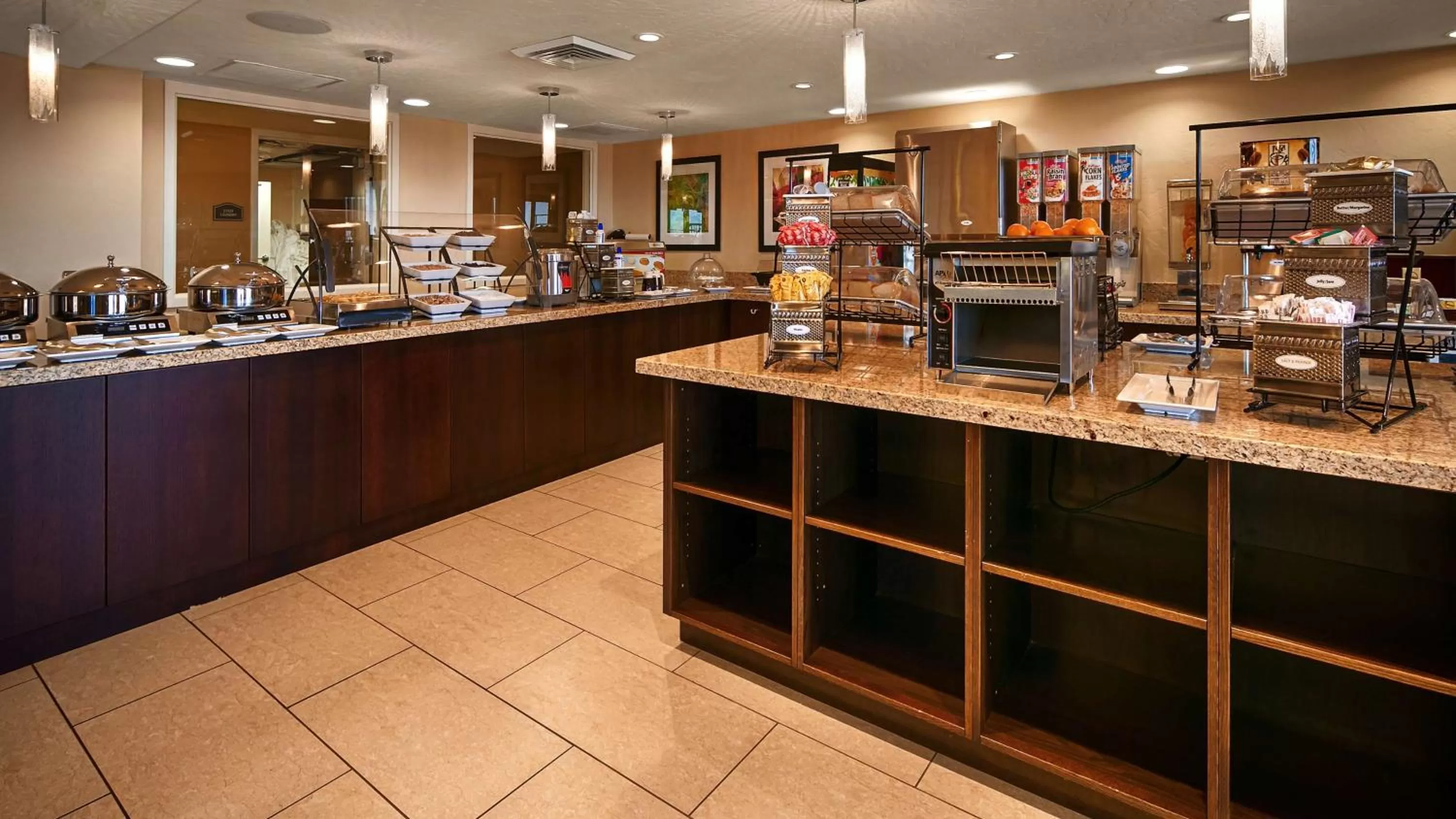 Breakfast in Best Western View of Lake Powell Hotel