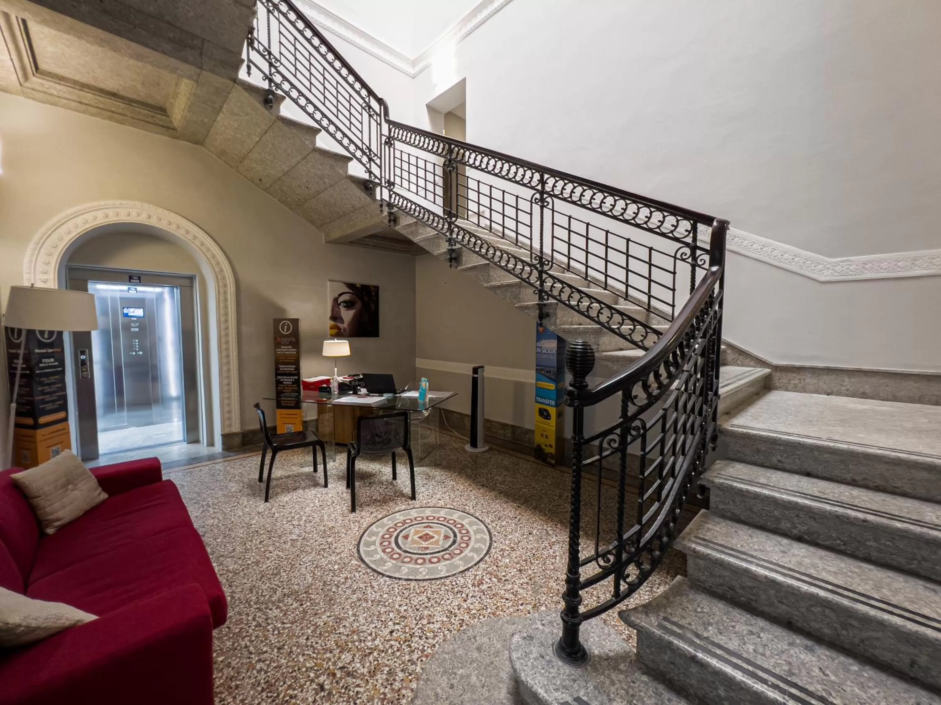 Lobby or reception in Historico Loft & Rooms Palazzo Adragna XIX