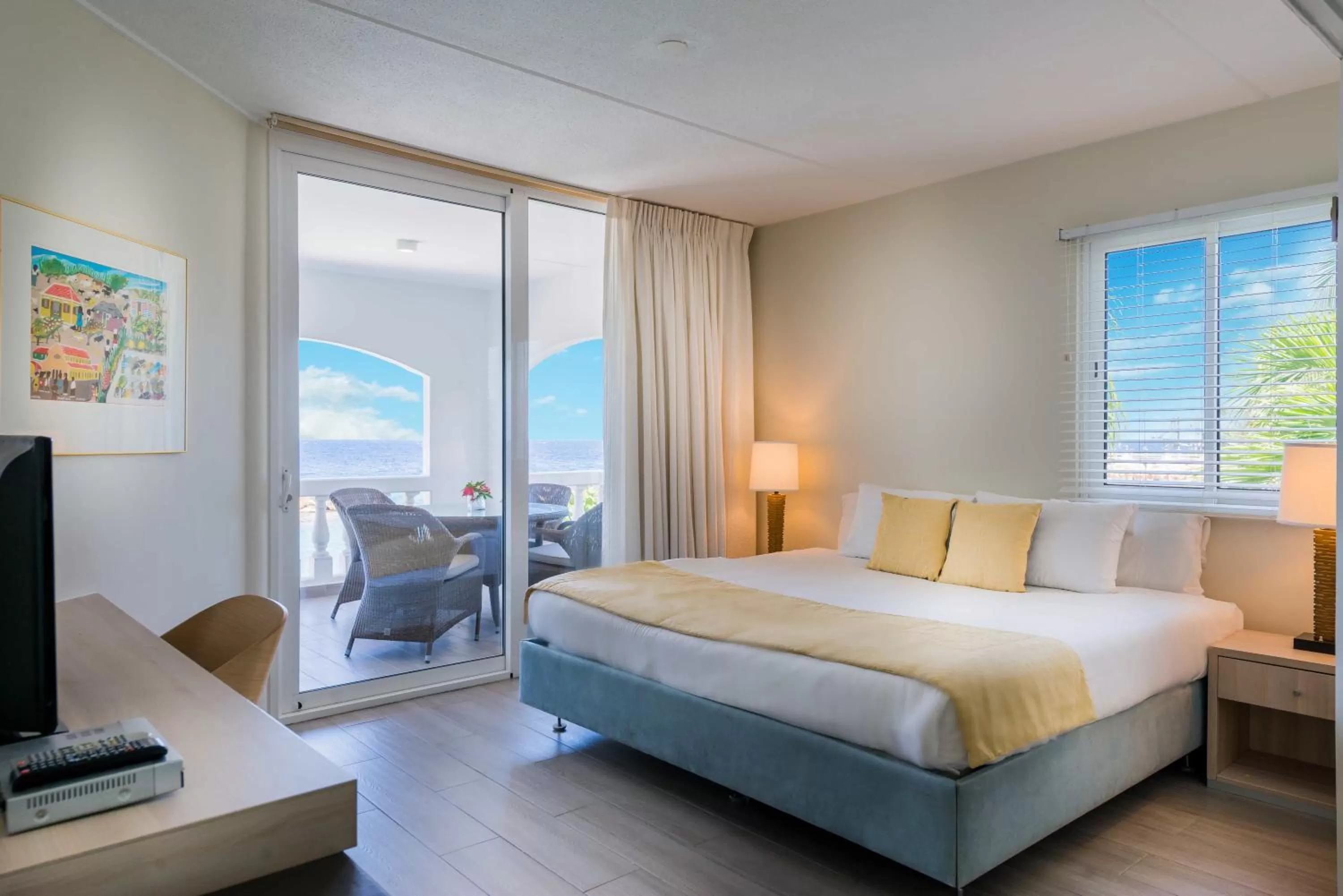 Balcony/Terrace, Bed in Curacao Avila Beach Hotel