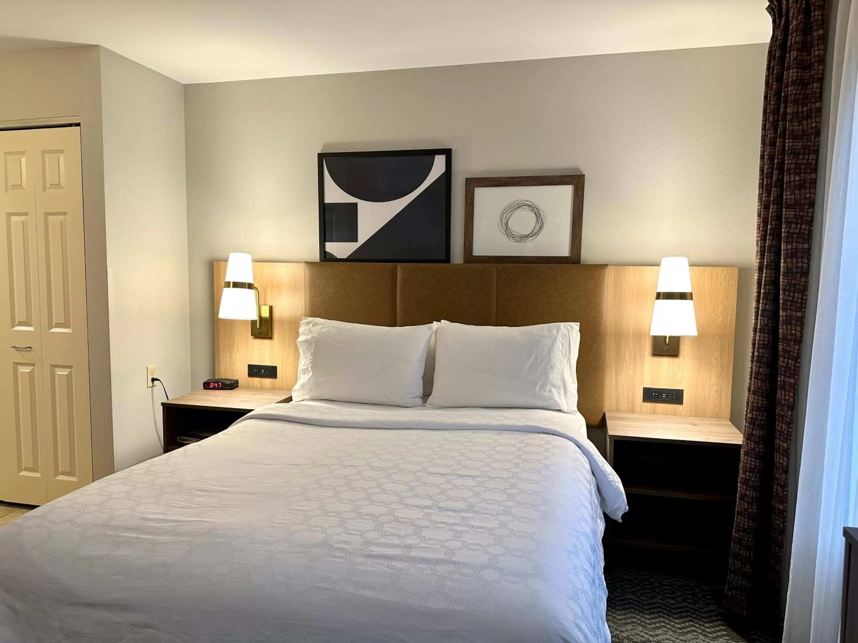 Staybridge Suites Milwaukee West-Oconomowoc by IHG
