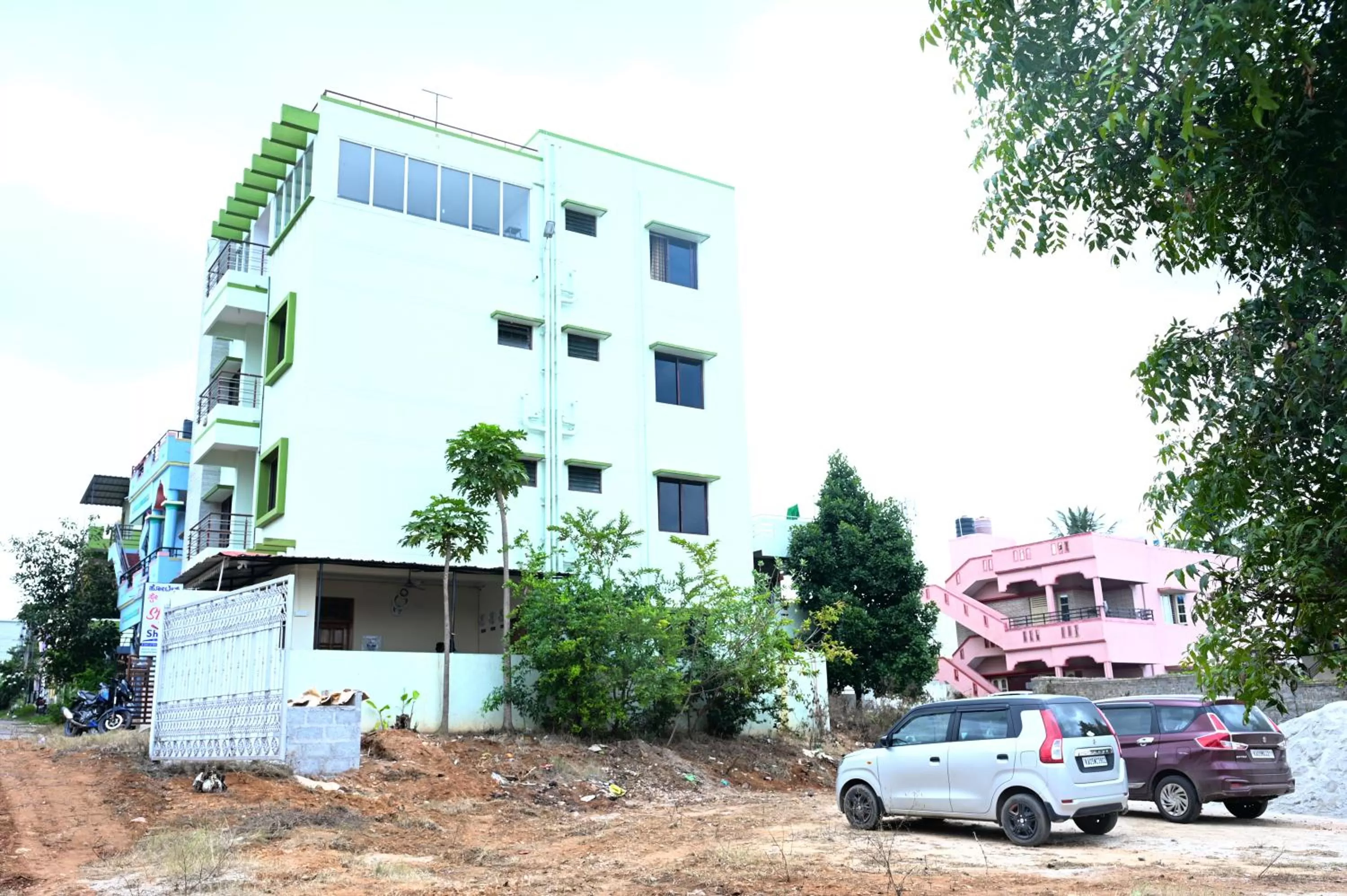 Property building in Hotel Stay Shine