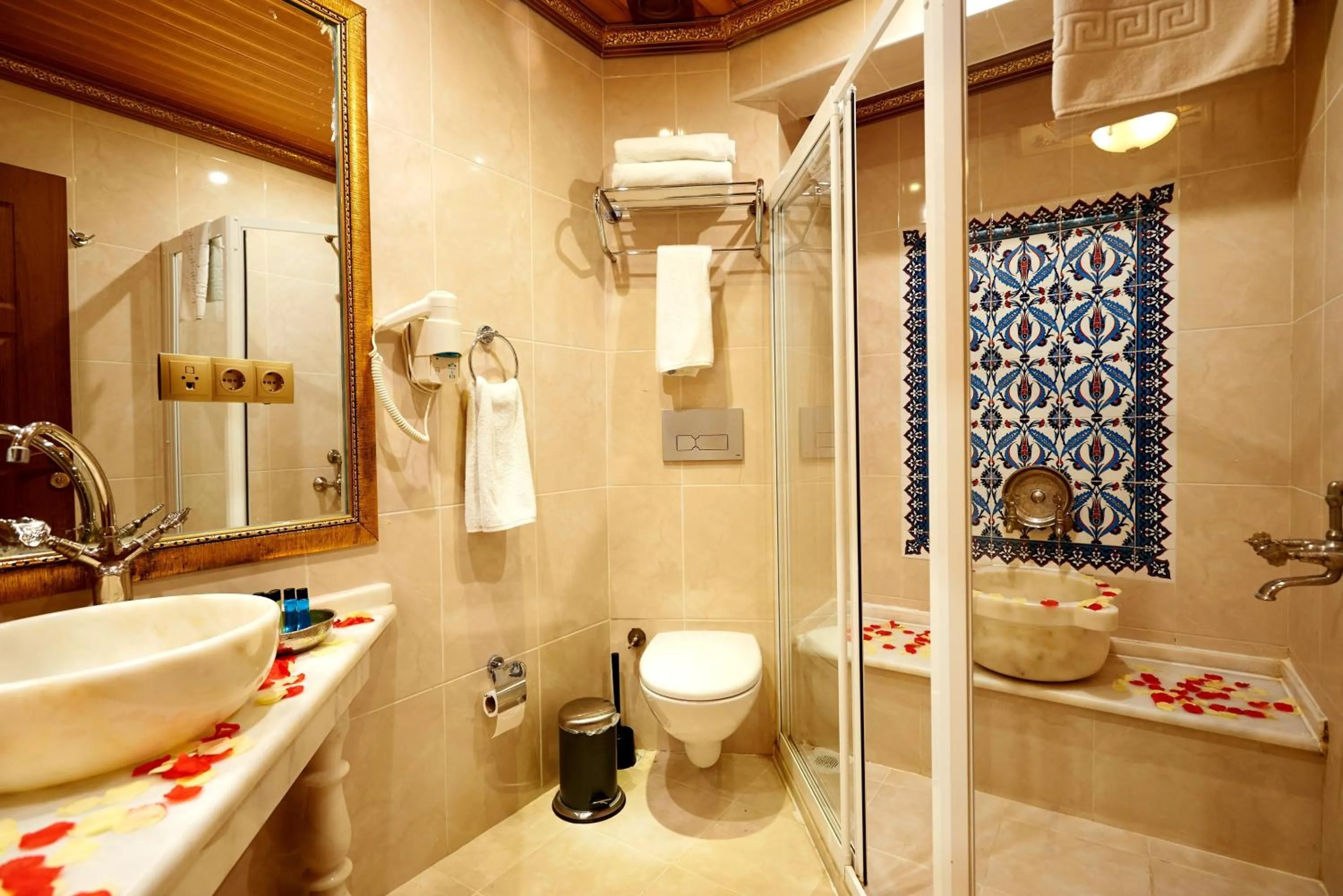 Bathroom in Marmara Deluxe Hotel