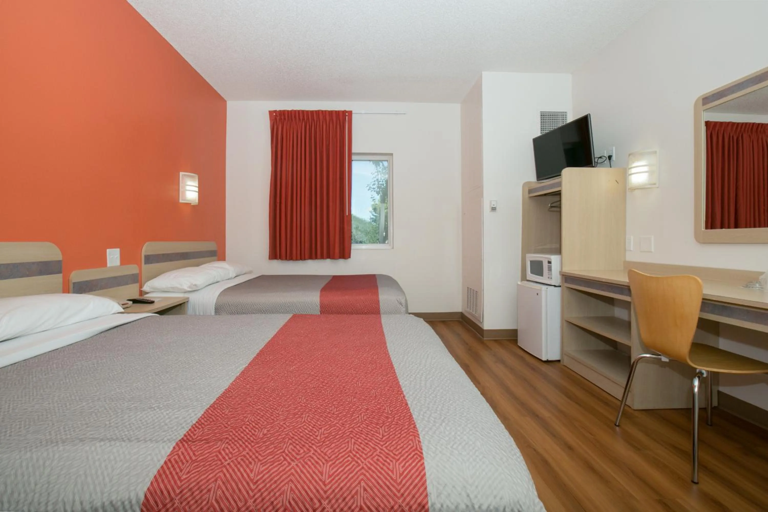 Bedroom, Bed in Motel 6-Brooklyn Center, MN - Minneapolis